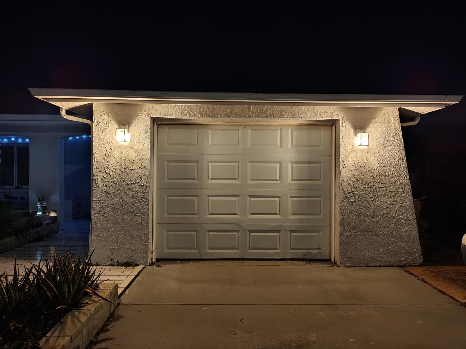 hameso 2 Pack Outdoor Motion Sensor Lights, Dusk to Dawn Outdoor Wall Light Fixtures, Waterproof Exterior Lighting for Front Porch, Garage, Entryway, Yard, House (Black) - Customer Photo 1