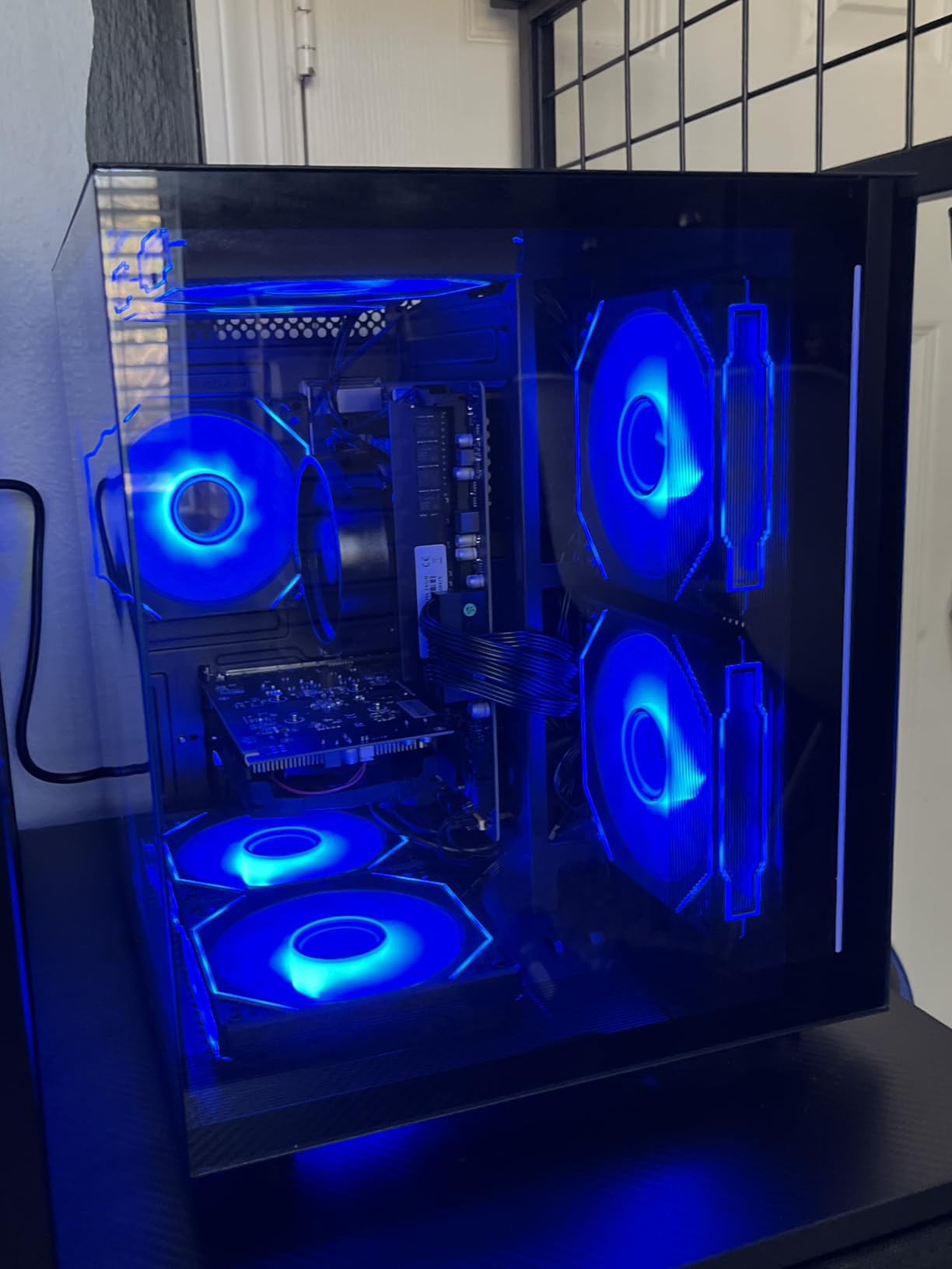 suevery Desktop Computers,32G RAM,1TB NVMe SSD,Core i5-12400F,RTX 3050 6G,Prebuilt Gaming PC,Tower Computer Gamer,Work,VR,4K,Home and Business WiFi 6 White - Customer Photo 1