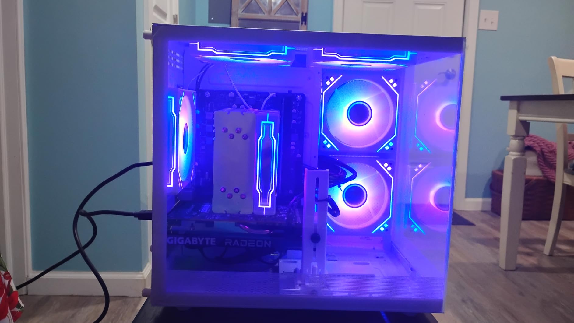 suevery Desktop Computers,32G RAM,1TB NVMe SSD,Core i5-12400F,RTX 3050 6G,Prebuilt Gaming PC,Tower Computer Gamer,Work,VR,4K,Home and Business WiFi 6 White - Customer Photo 5