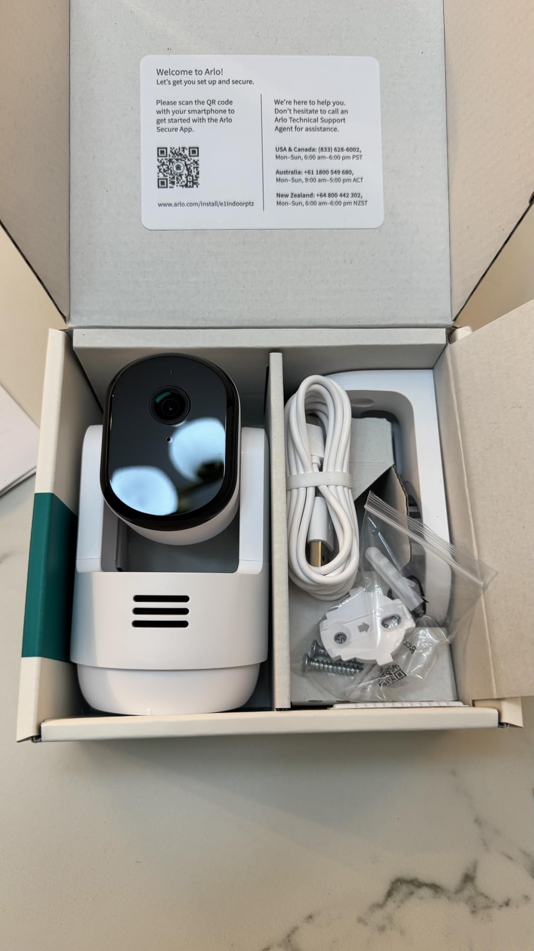 Arlo Essential Indoor Pan Tilt Security Camera 2K (2025 Release) - Wired Plug-in Power, Person Recognition, Animal Detection - Customer Photo 1