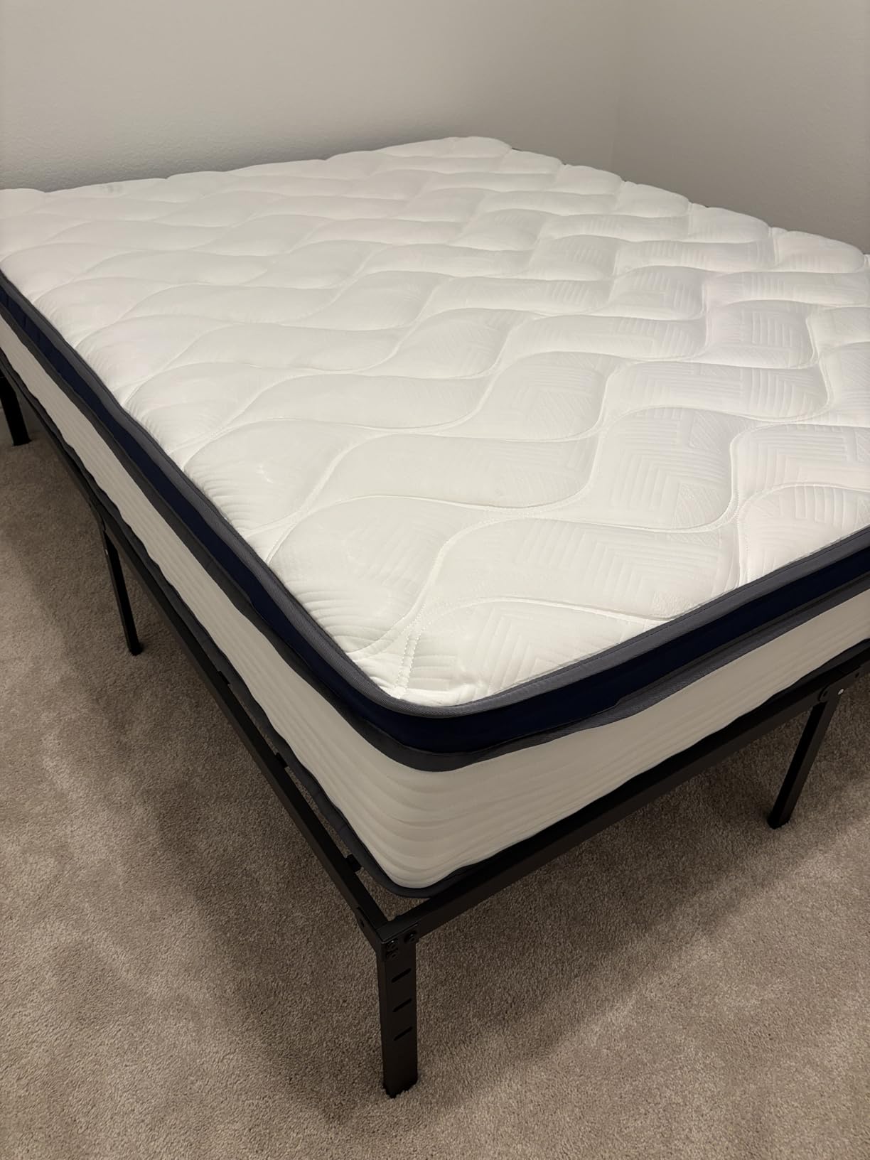 SEZMOONSI Queen Size Mattress 12 Inch, Hybrid Queen Mattress with Memory Foam & Pocket Springs, CertiPUR-US Certified, Medium Firm, Motion Isolation, Queen Bed Mattress in a Box for Pressure Relief - Customer Photo 2