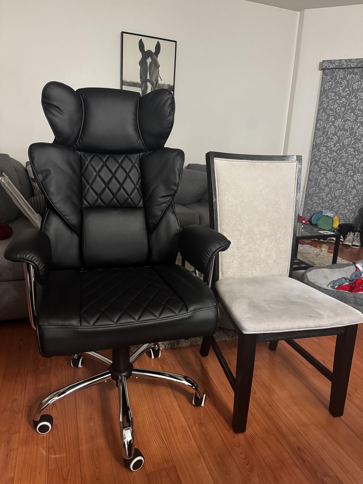 COMHOMA Big and Tall Office Chair, High Back Leather Gaming Chair with Footrest, Executive Ergonomic Office Chair with Pocket Spring Lumbar Support and with Outward Fixed Soft Armrests - Customer Photo 1