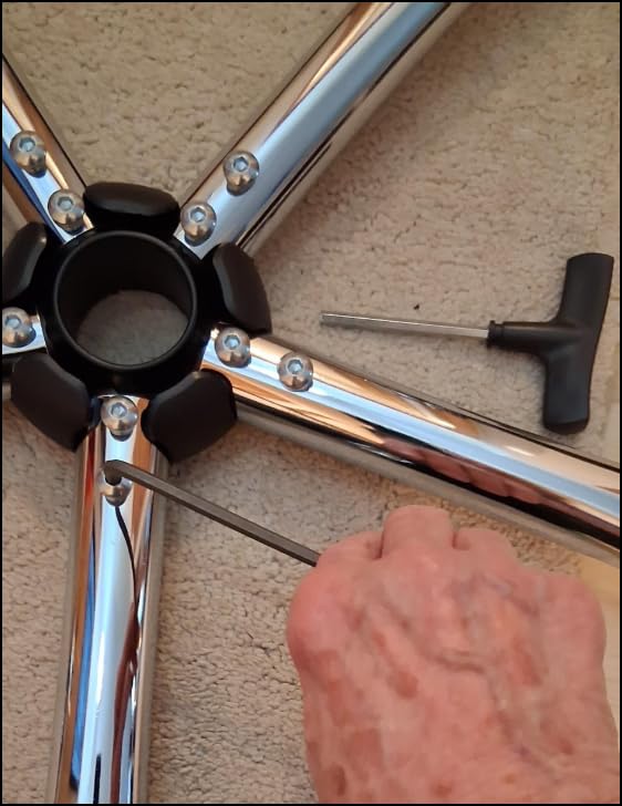 COMHOMA Big and Tall Office Chair, High Back Leather Gaming Chair with Footrest, Executive Ergonomic Office Chair with Pocket Spring Lumbar Support and with Outward Fixed Soft Armrests - Customer Photo 2