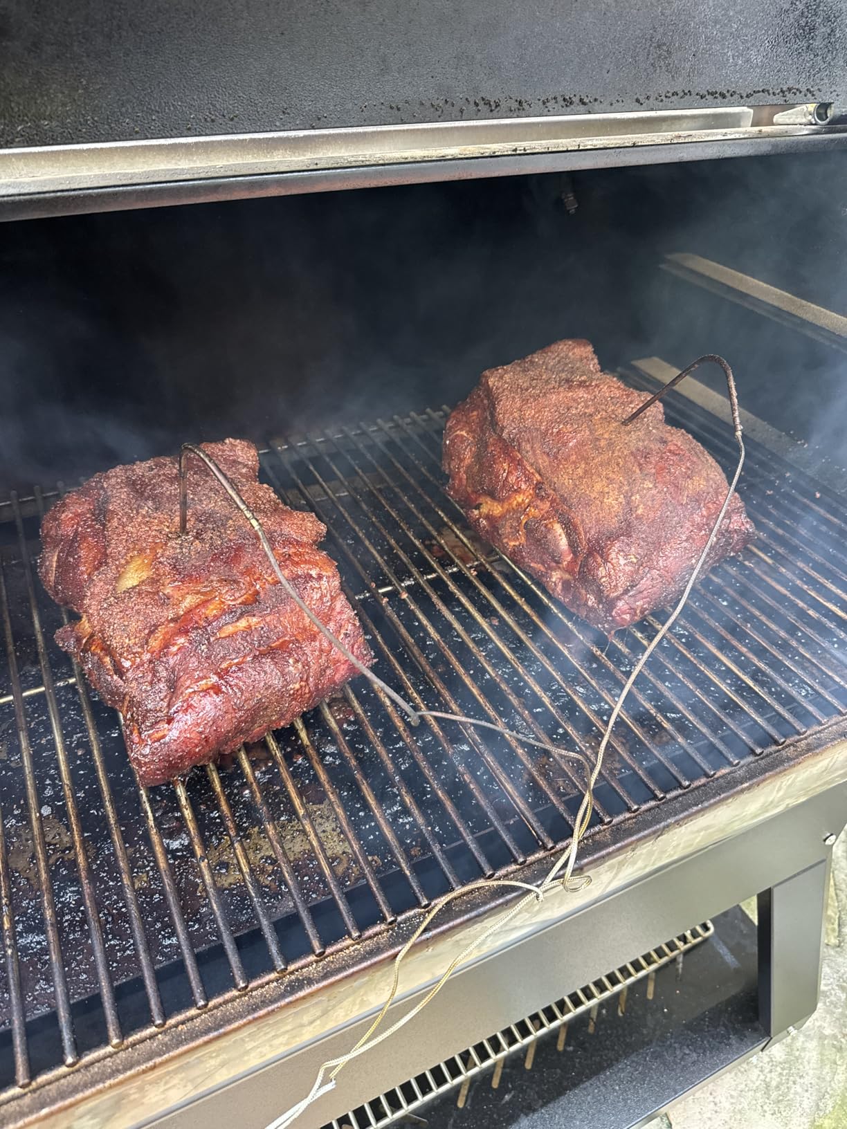 recteq Pellet Grill Smoker - Flagship 1600, Wood Pellet Smoker, BBQ, Wi-Fi Smart Grill, 1667 Sq. In. Cook Space, 40 lb Hopper - Customer Photo 2