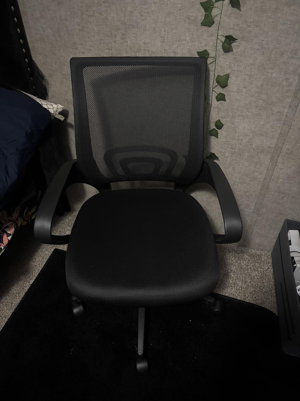 BestOffice | Ergonomic Office Chair | Mid-Back Swivel Desk Chair | Breathable Backrest & Lumbar Support | Adjustable Height | Sponge Seat | Rolling Wheels | Dark Black | for Adults & Women - Customer Photo 2