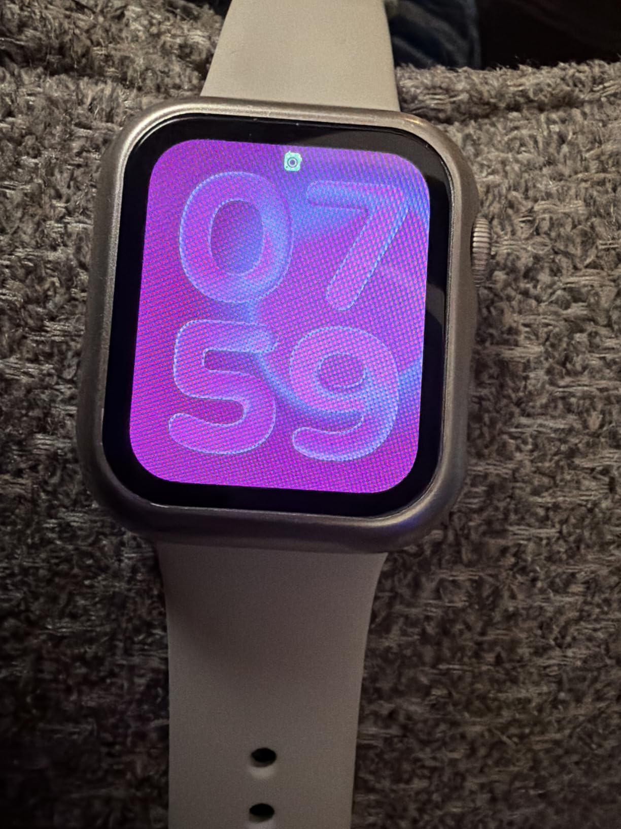 Apple Watch SE 3 [GPS 40mm] Smartwatch with Midnight Aluminum Case with Midnight Sport Band - S/M - Customer Photo 2