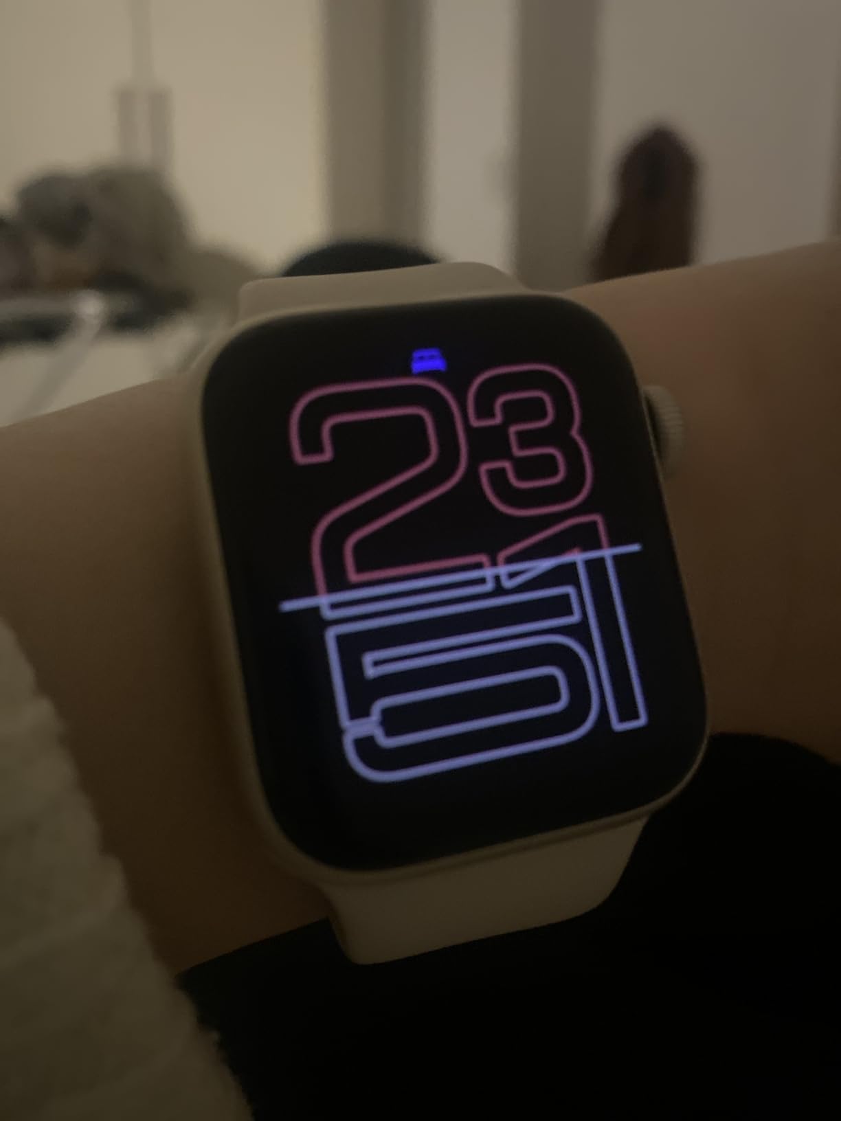 Apple Watch SE 3 [GPS 40mm] Smartwatch with Midnight Aluminum Case with Midnight Sport Band - S/M - Customer Photo 4