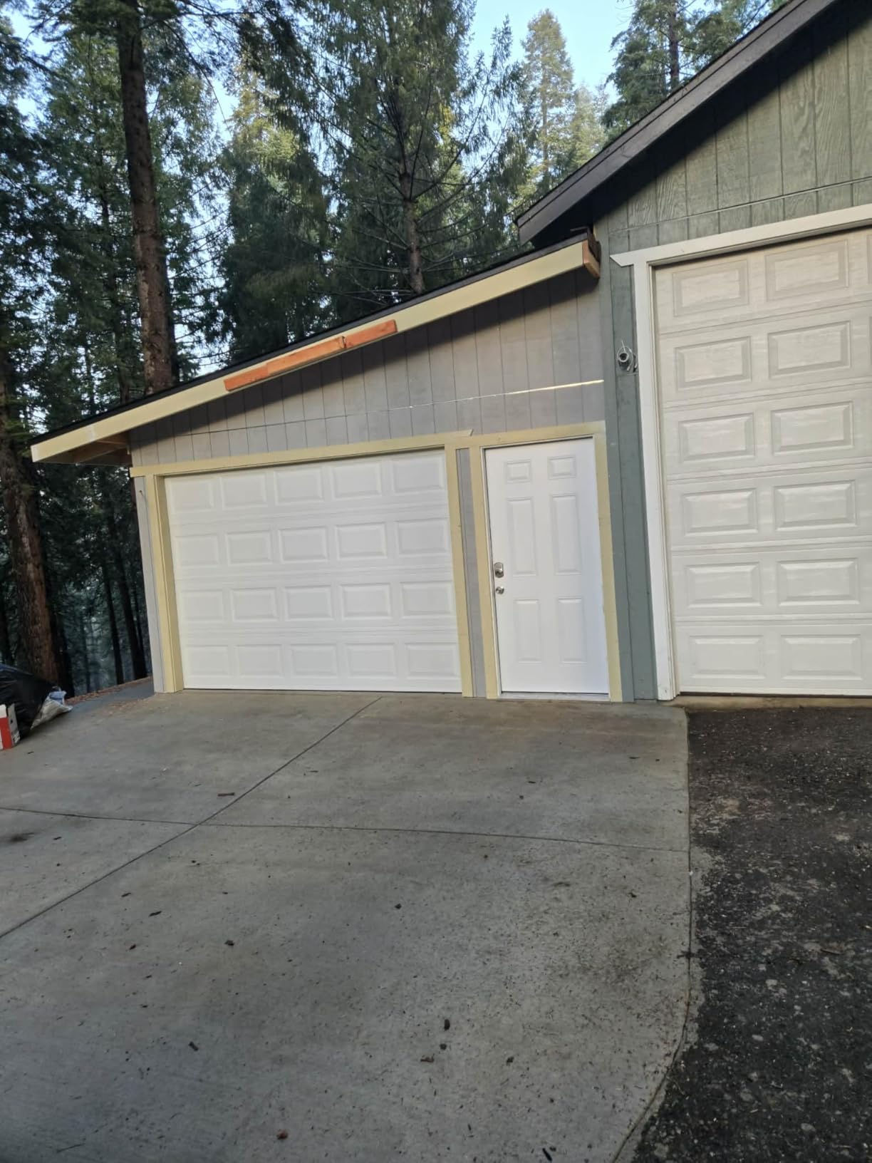 Chamberlain 1/2 HP Belt Drive Smart Garage Door Opener with Battery Backup, 1-Bulb Lighting, and myQ Connectivity customer photo 1