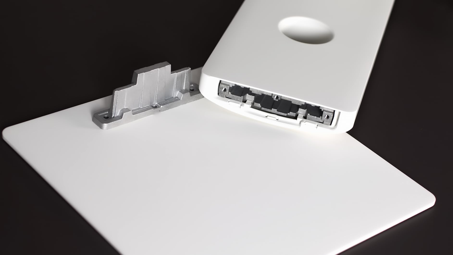 LG 32U990A-S 32-Inch Ultrafine 6K (6144 x 3456) Nano IPS Black Thunderbolt 5 Professional Monitor, 60Hz, DisplayHDR 600, Speakers, HDMI 2.1, DisplayPort 2.1, USB-C, Tilt/Height/Pivot Stand, Silver - Customer Photo 1