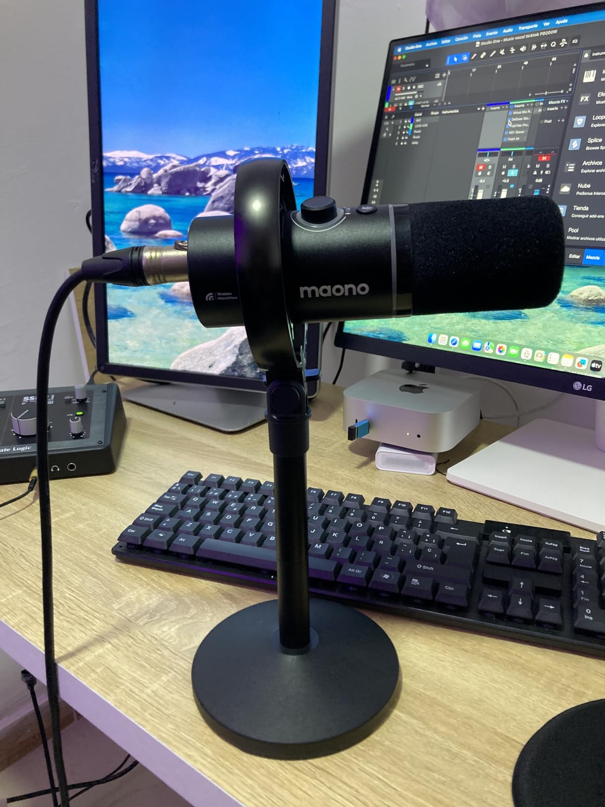 MAONO PD200W Hybrid Wireless Podcast Microphone for PC, Dynamic XLR USB Mic with Desktop Stand, Software, Noise Cancellation, for Vocal Recording, Streaming, Content Creation, Home Studio, Voiceover - Customer Photo 2