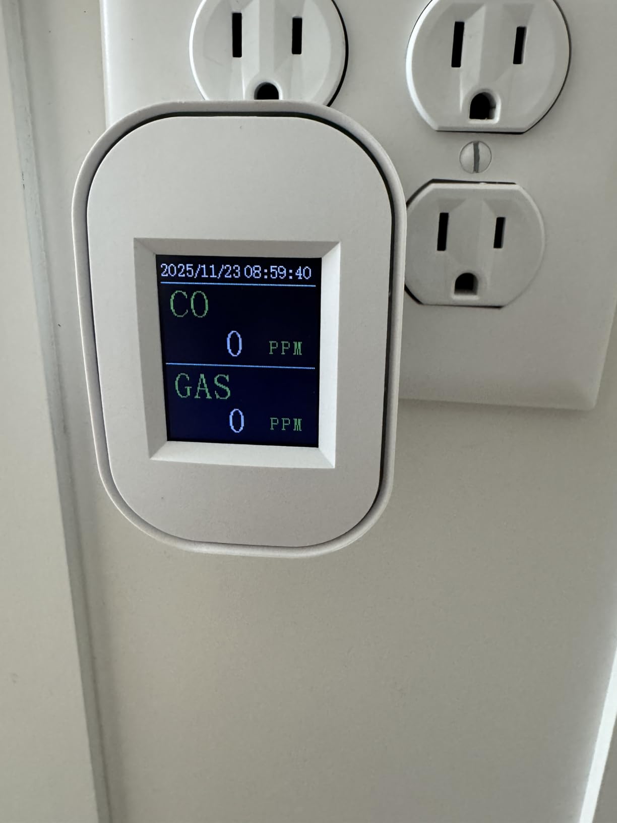 WiFi Carbon Monoxide & Natural Gas Detector Plug-in, 2-in-1 Gas and Carbon Monoxide Detector, Smart CO Detector Plug in & Combustible Gas Leak Detector for Home, RV, Kitchen – Supports 2.4 GHz WiFi - Customer Photo 2