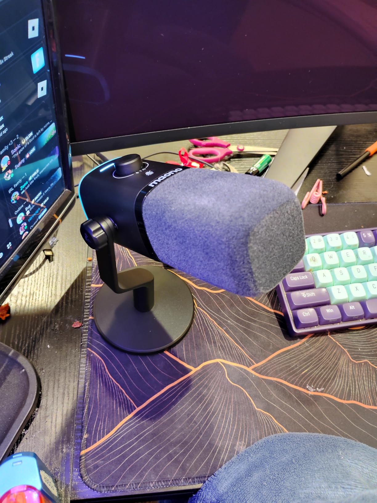 MAONO PD100W Wireless/USB Microphone, PC Gaming Mic with One-Click Noise Reduction,Mute Button,Custom RGB, 3.5mm Headphone Jack, Desktop Dynamic Streaming Mic for Recording,Podcasting, Black - Customer Photo 2