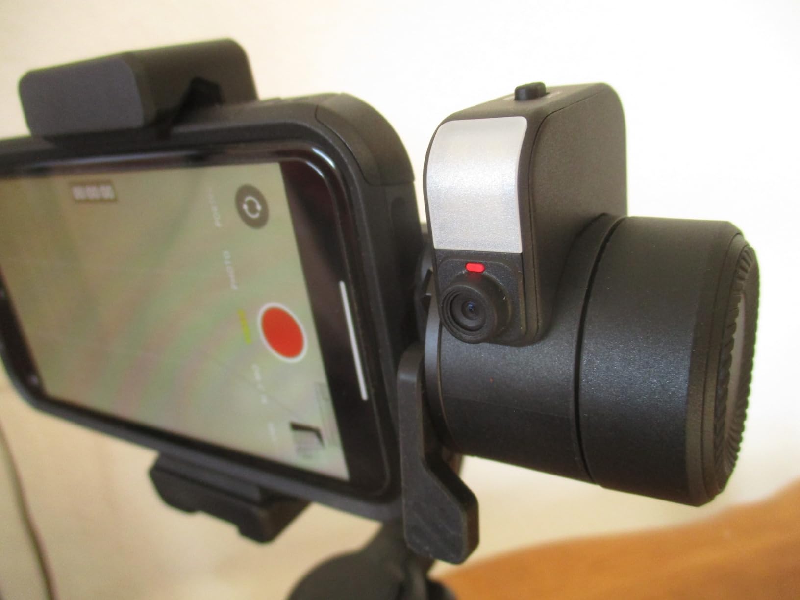 GoPro Fluid Pro AI 3-Axis Gimbal Stabilizer for GoPro Cameras and Smartphones, Subject Tracking, Lighting, Wireless Camera Control, Portable, Vlogging, 360° Rotation, Device Charging - Customer Photo 2