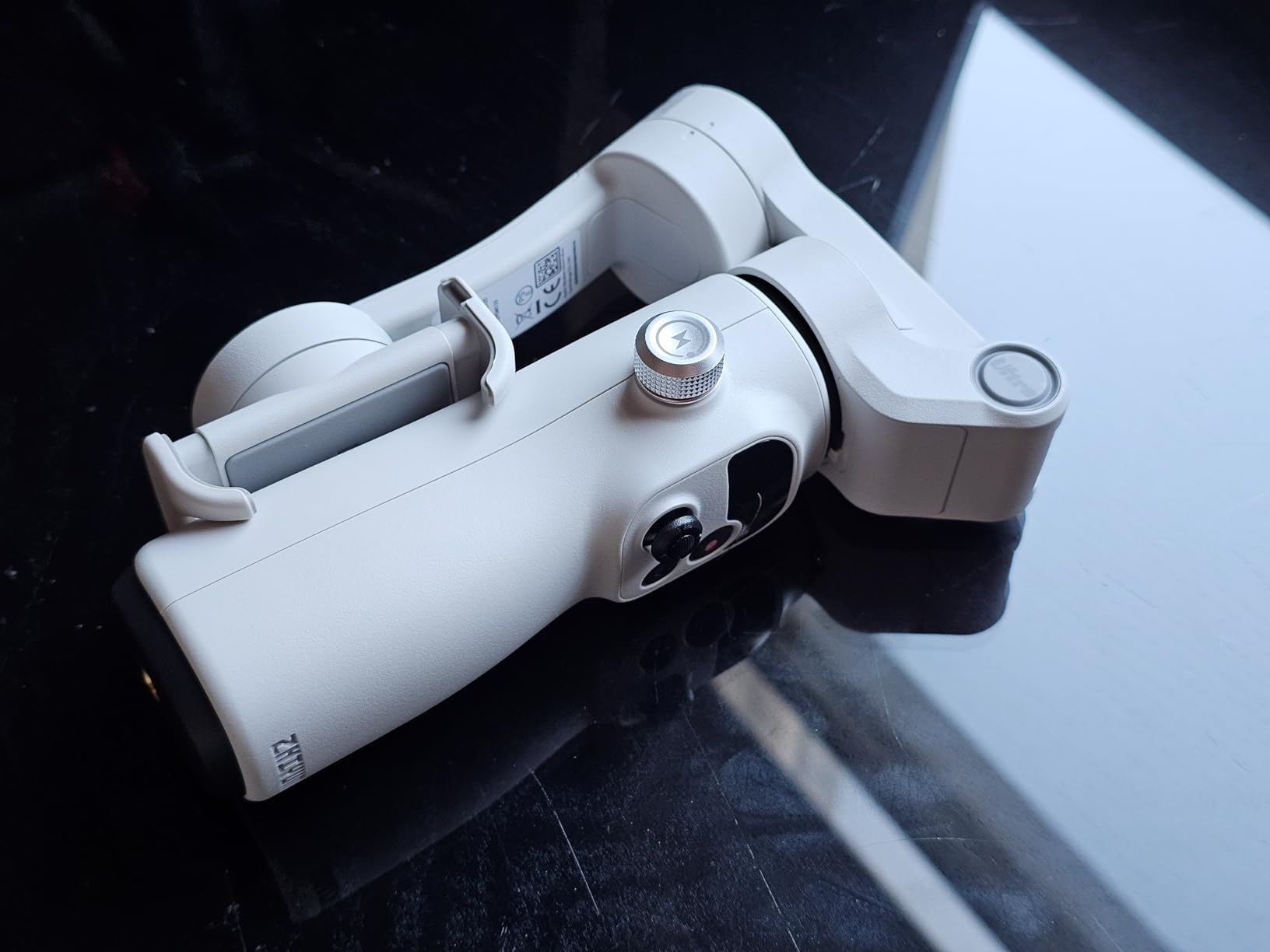 ZHIYUN Smooth Q5 Ultra Combo [Official] Gimbal Stabilizer for iPhone, Portable Foldable Phone Gimbal with Detachable Voice Remote Control, AI Tracker, Built-in Extension Rod, Fill Light, for Vlog - Customer Photo 4