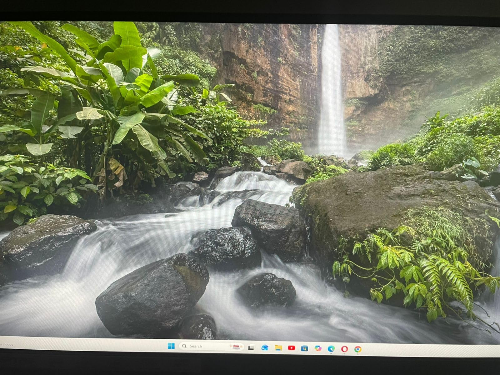 Sceptre New 22-Inch Gaming Monitor, FHD 1080p, Up to 144Hz, HDMI, DisplayPort, Built-in Speakers, Machine Black (E225W-FW144 Series, 2026) - Customer Photo 2