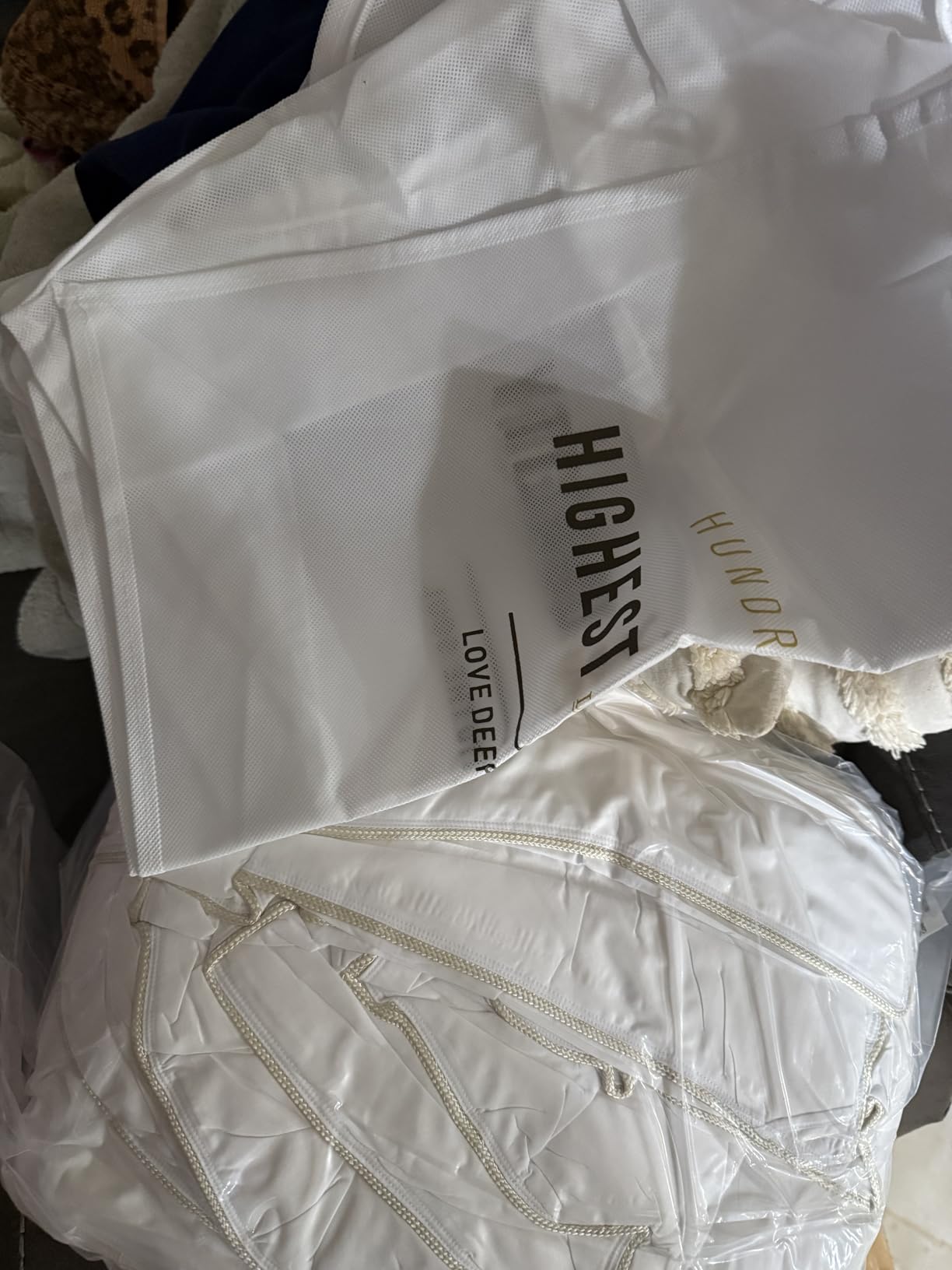 L LOVSOUL Down Comforter King Size, 850+ Fill Power Hotel Style Bedding Comforter, 1200TC, Fluffy Ultra Soft All Season White Duvet Insert with 8 Corner Tabs - Customer Photo 2