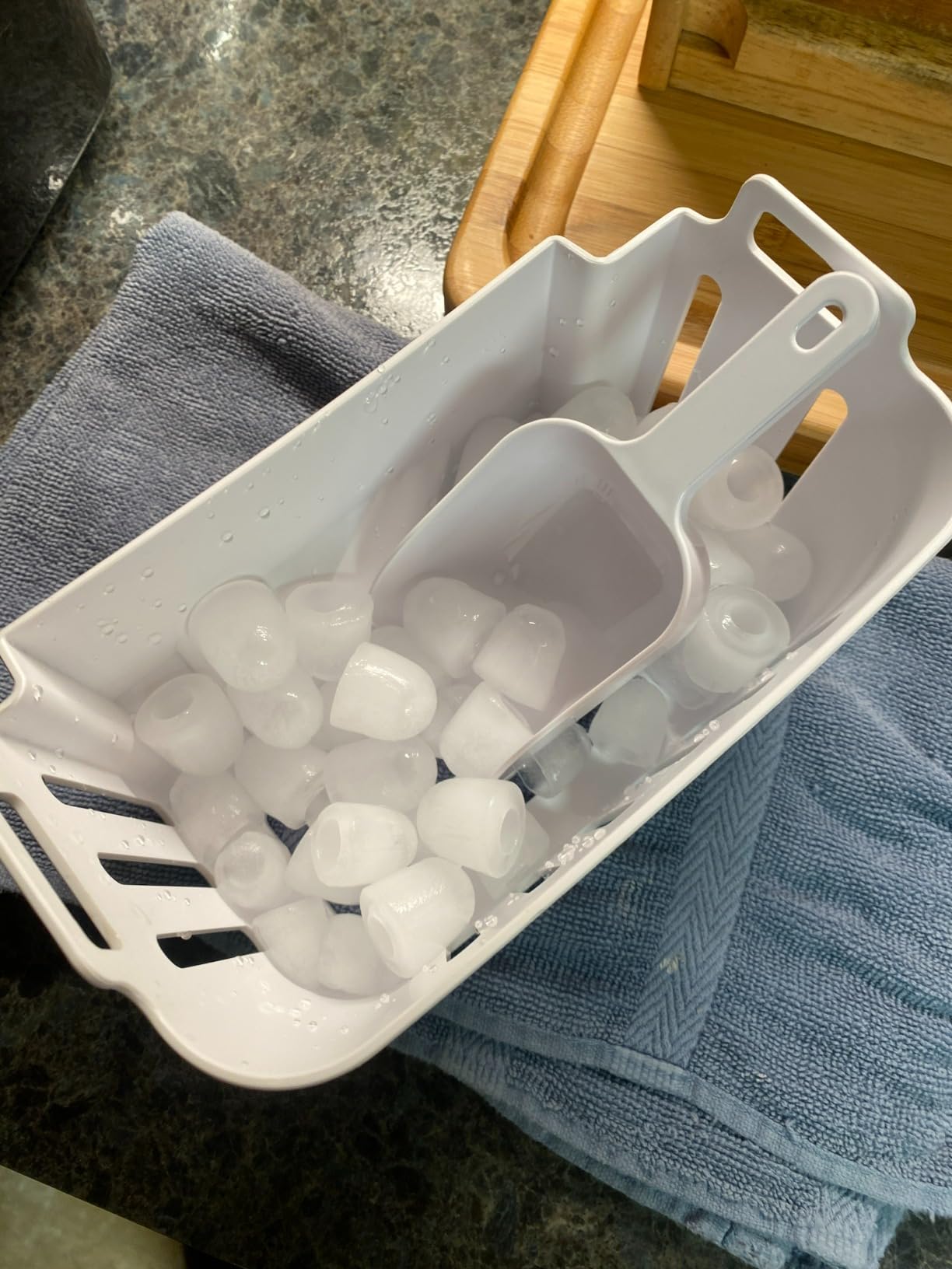 OLIXIS Ice Maker Machine with Handle,26lbs in 24Hrs,9 Ice Cubes in 6 Mins,Auto-Cleaning Portable Ice Maker with Basket and Scoop, Countertop Ice Maker for Home/Kitchen/Camping/RV, Sleek Black - Customer Photo 2