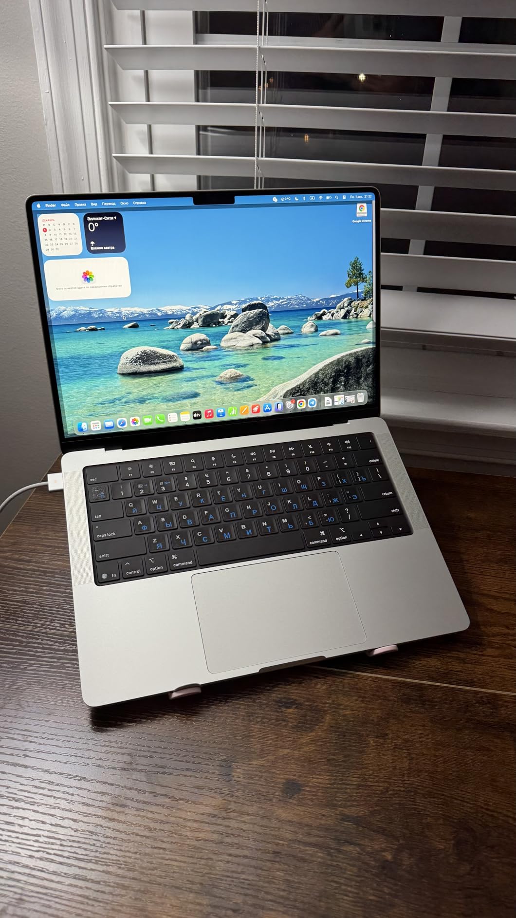 Apple 2025 MacBook Pro Laptop with M5 chip with 10-core CPU and 10-core GPU: Built for Apple Intelligence, 14.2-inch Liquid Retina XDR Display, 16GB Unified Memory, 512GB SSD Storage; Silver - Customer Photo 1