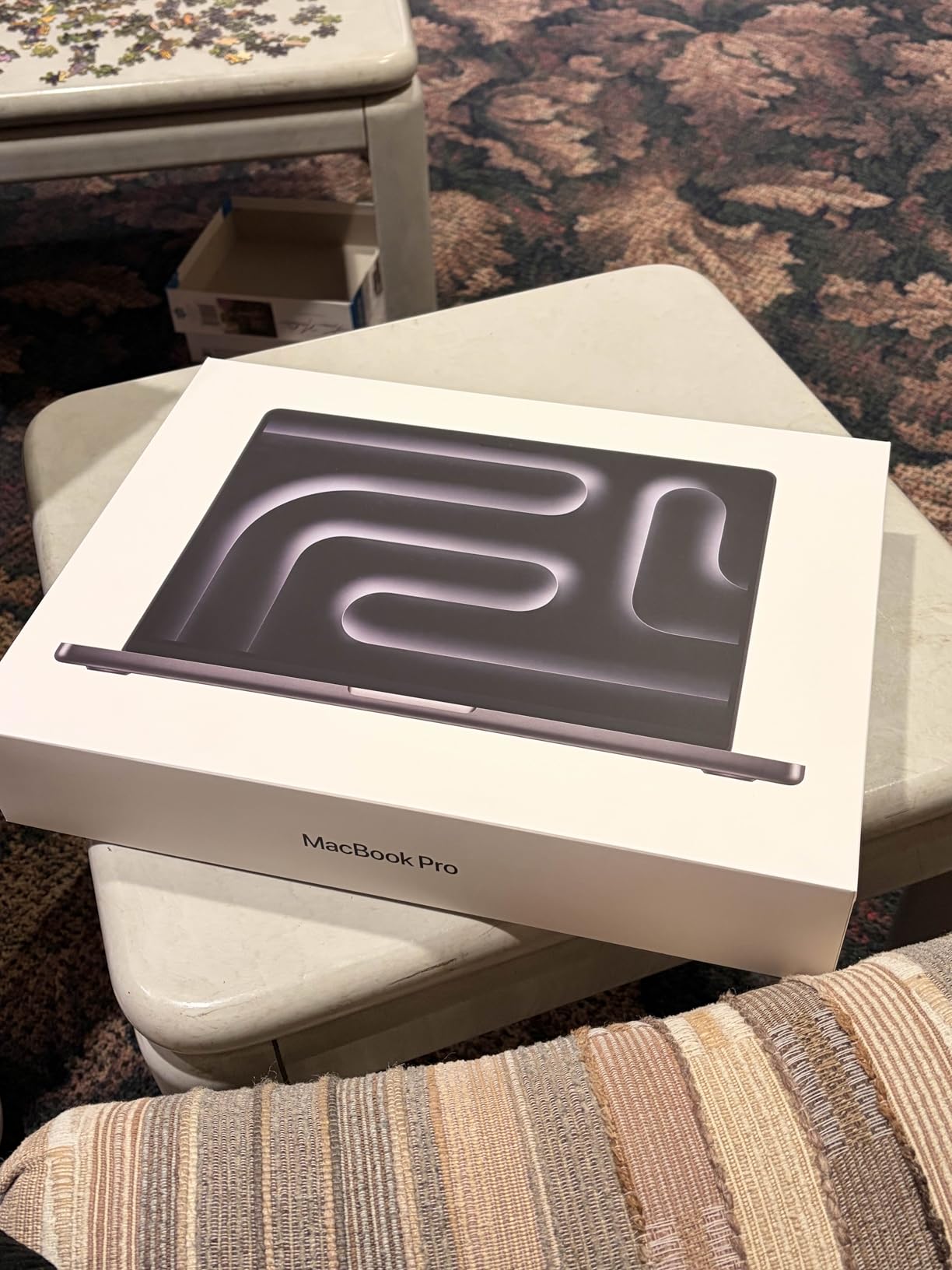 Apple 2025 MacBook Pro Laptop with M5 chip with 10‑core CPU and 10‑core GPU: Built for Apple Intelligence, 14.2-inch Liquid Retina XDR Display, 16GB Unified Memory, 512GB SSD Storage; Silver - Customer Photo 4