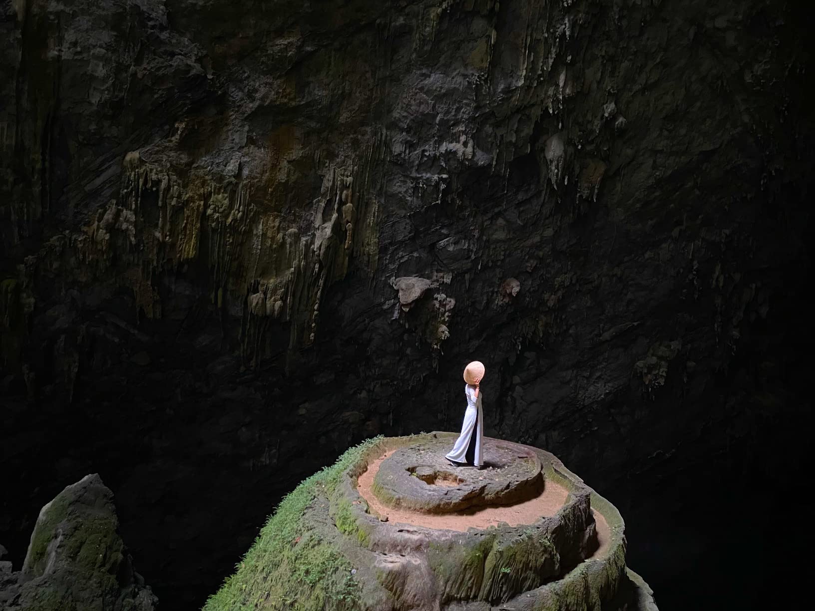 Vanguard VEO 3GO 235CB G2 Lightweight Carbon Fiber Travel Tripod with Ball Head, Smart Phone Holder, Bluetooth Remote, and Tripod Bag - Customer Photo 1