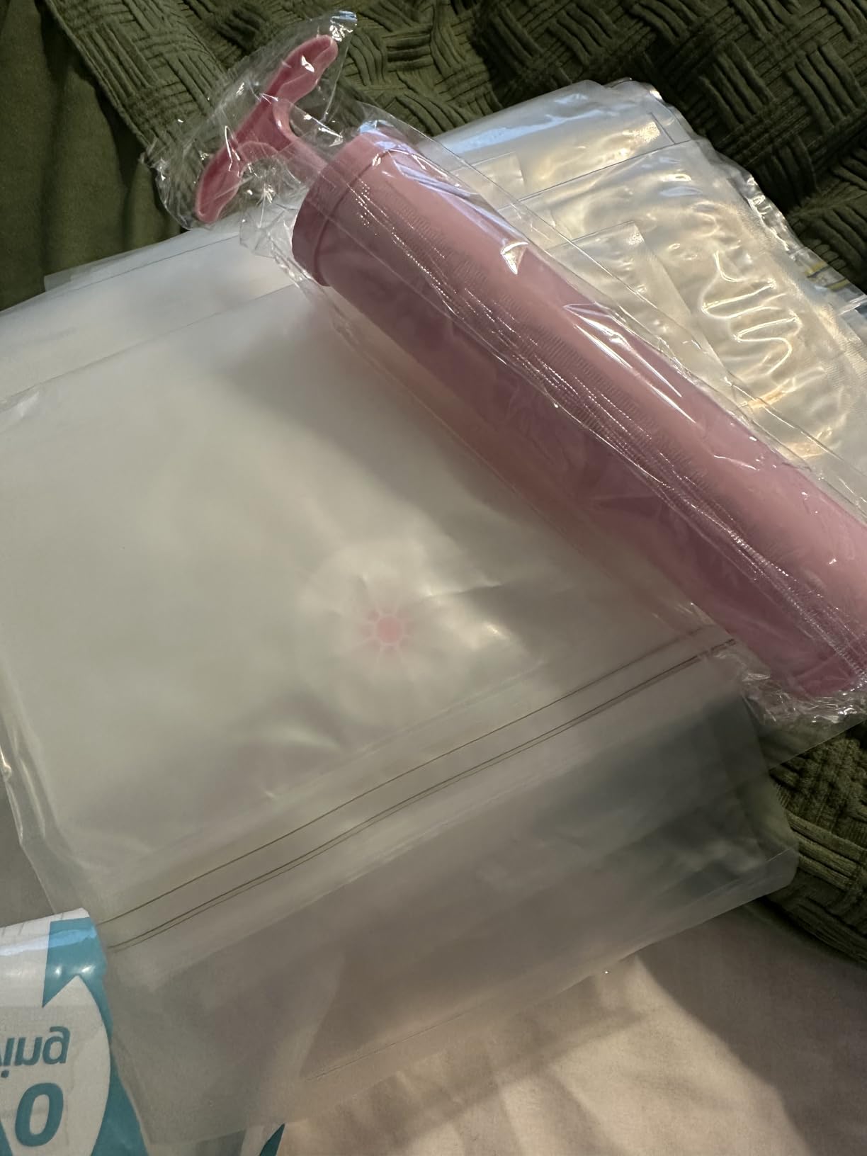 Nicetree 18-Pack Wireless Vacuum Storage Bags with Rechargeable Pump | 3 Sizes (20/24/28 Inch) Travel Vacuum Seal Bags for Clothing, Bedding & Seasonal Storage | Space Saver for Luggage - Customer Photo 1