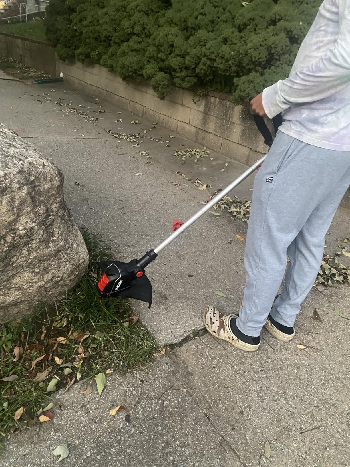 MZK 20V 12'' Cordless String Trimmer, Grass Trimmer&Edger with 8 Replacement Spools, Battery Powered Weed Trimmer with Auto Line Feed for Garden, Lawn(2 * 2AH Battery and Charger Included),ST12D07 - Customer Photo 2