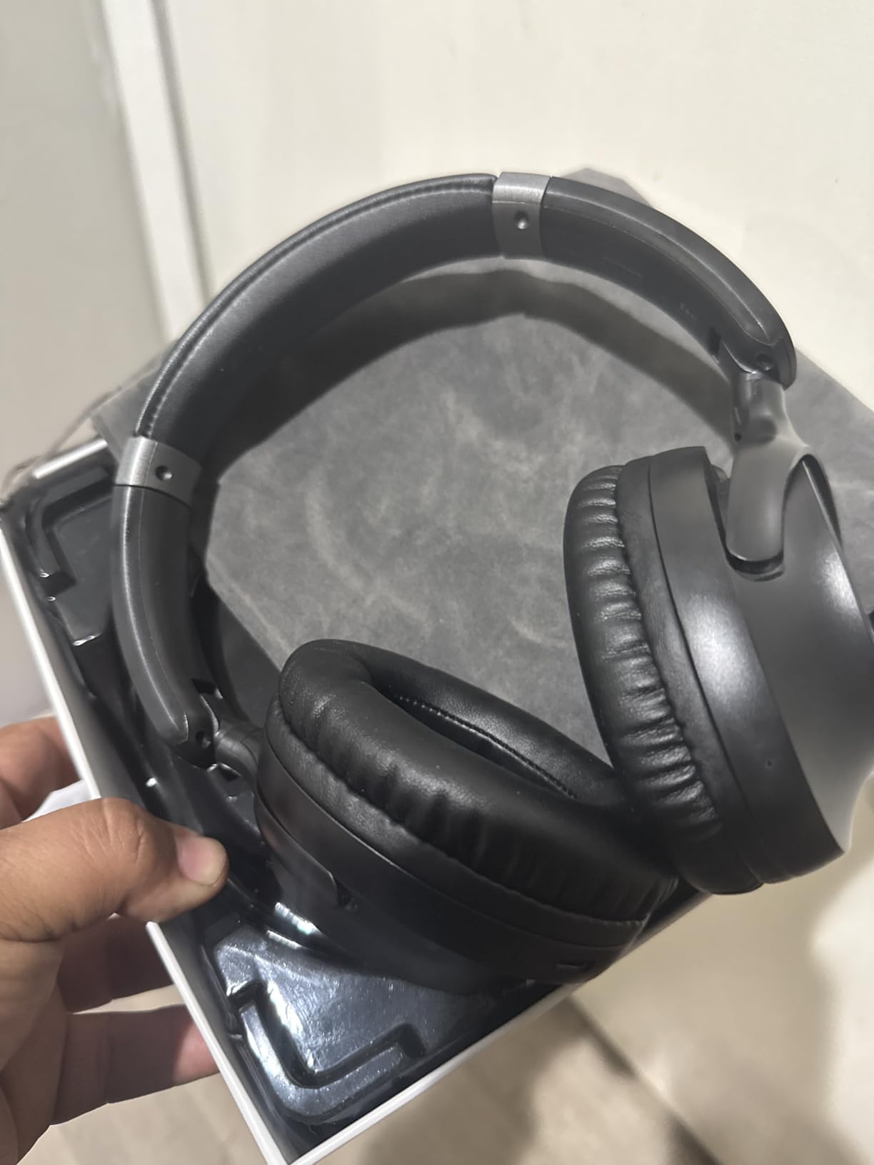 TAGRY Hybrid Active Noise Cancelling Bluetooth Headphones 100H Playtime Wireless Over Ear Headphone with Fast Charging Hi-Res Audio Headsets Comfort Earcups for Commute Travel Office Phone PC Black - Customer Photo 1