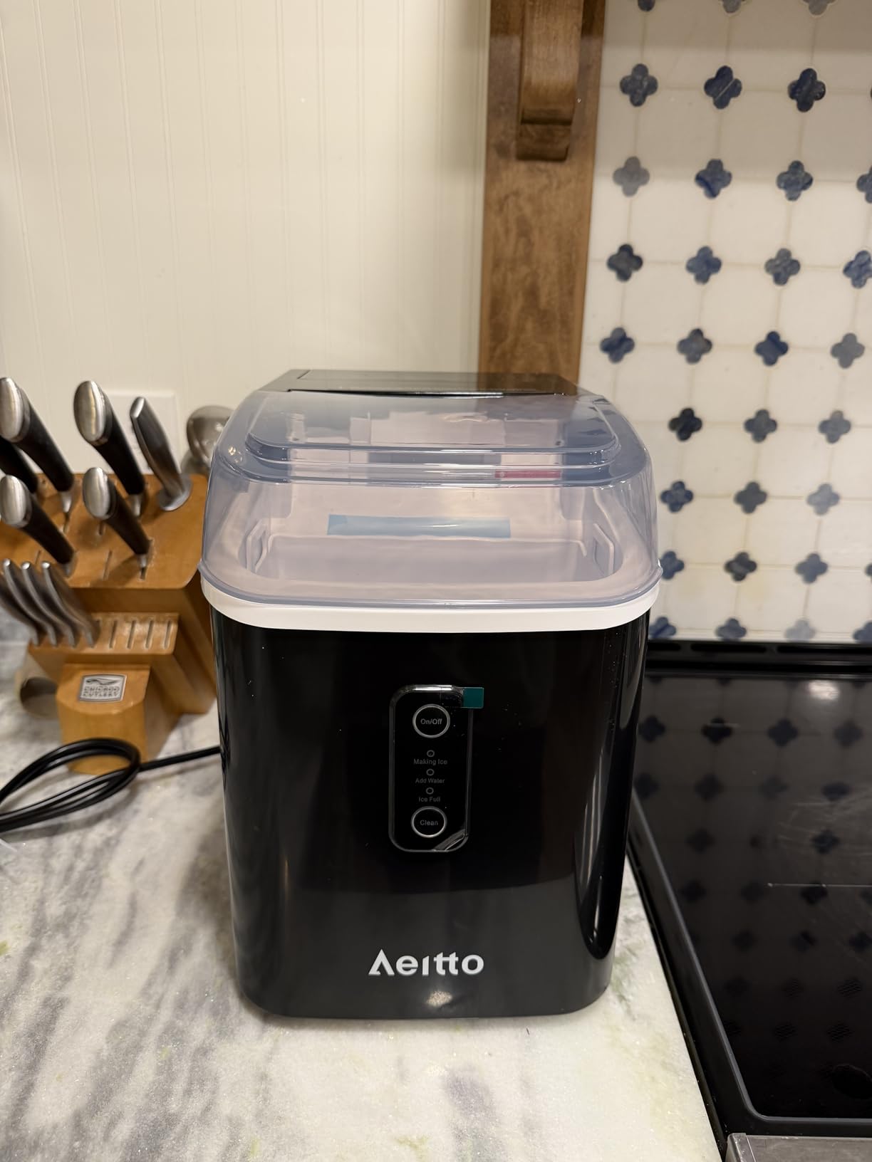 Aeitto Nugget Ice Maker Countertop, 42lbs/24H Ice Machine with 1.5L Water Tank, Rapid Ice Release in 6 Mins, Self-Cleaning Pebble Ice Maker with Basket and Scoop for Home Office RV and Party, Black - Customer Photo 3