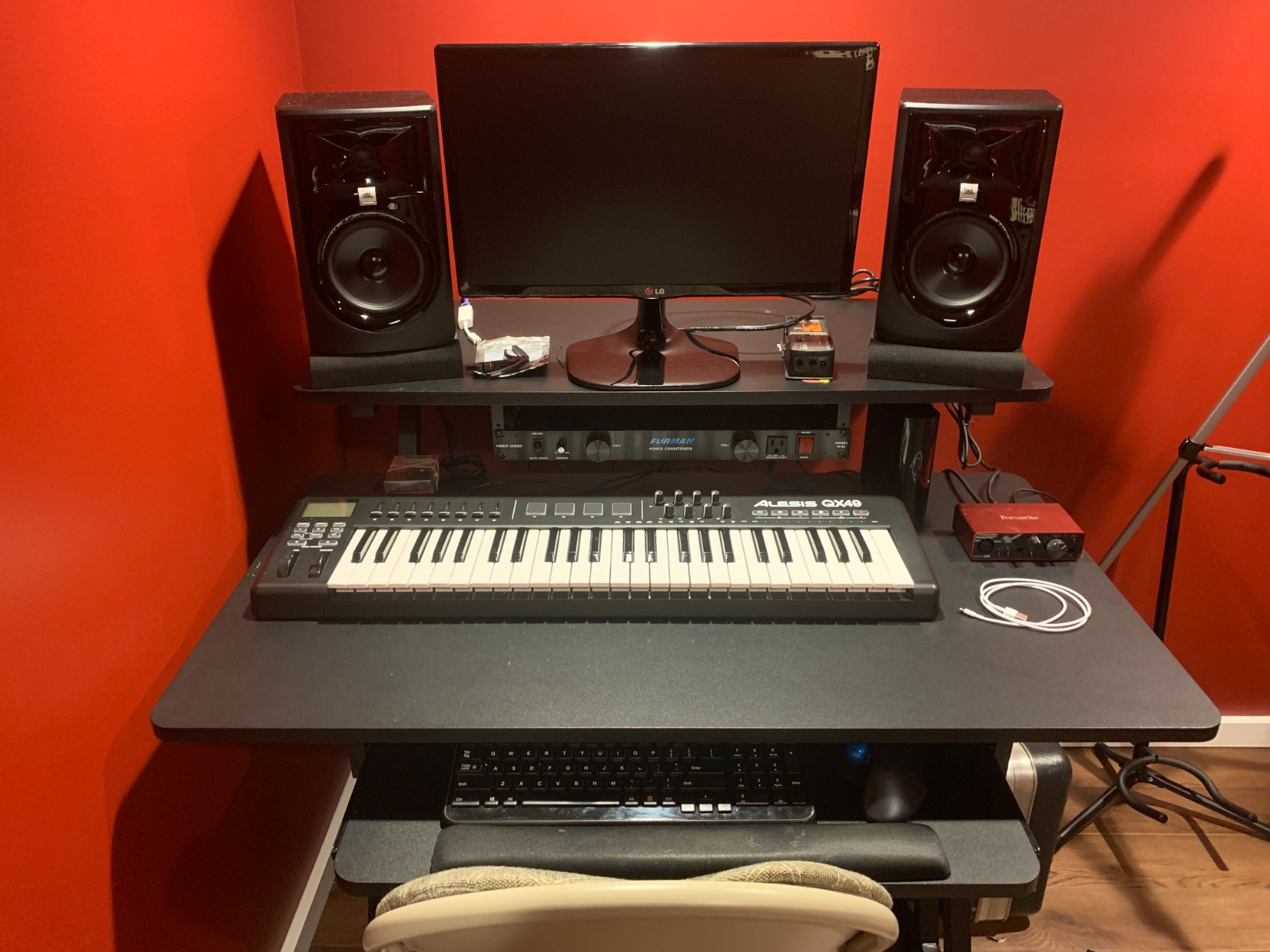 On-Stage On-Stage WS7500 Series Wood Studio Workstation - Rosewood customer photo 2