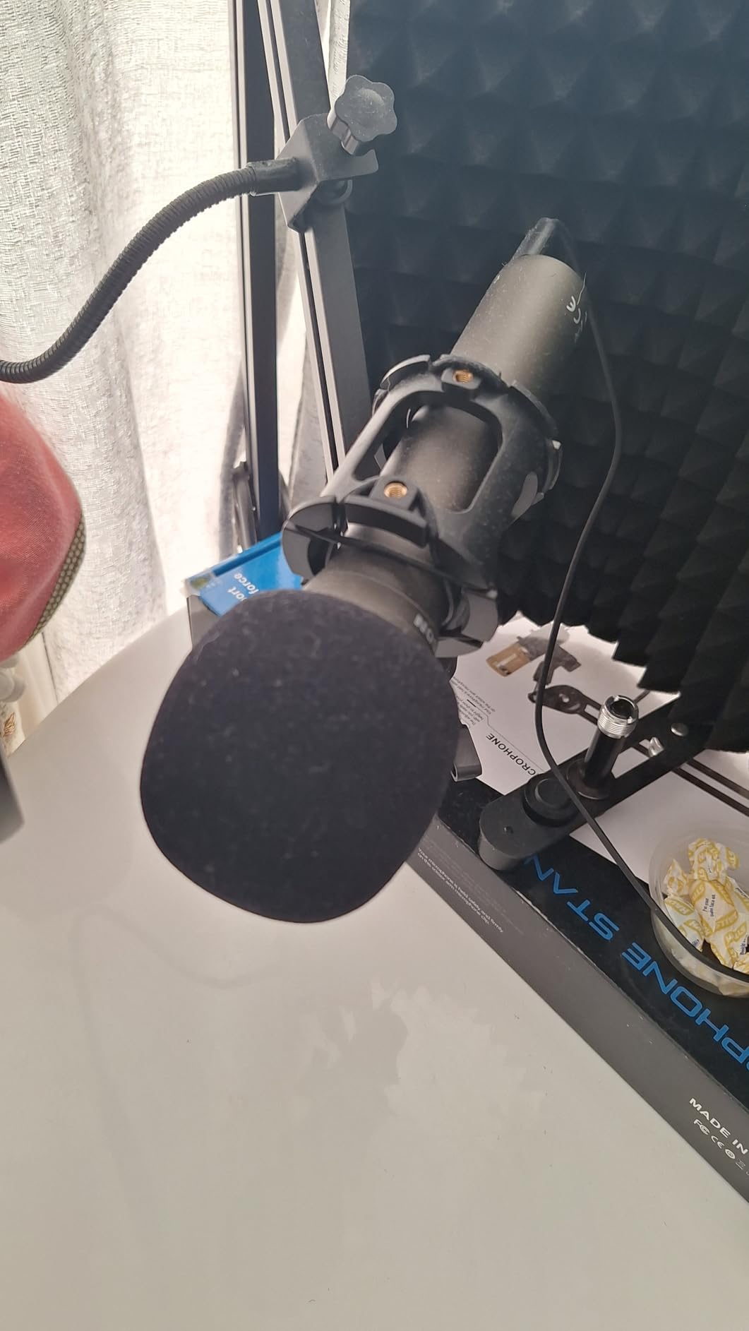 SAMSON Technologies Q2U USB/XLR Dynamic Microphone Recording and Podcasting Pack (Includes Mic Clip, Desktop Stand, Windscreen and Cables), Silver customer photo 2