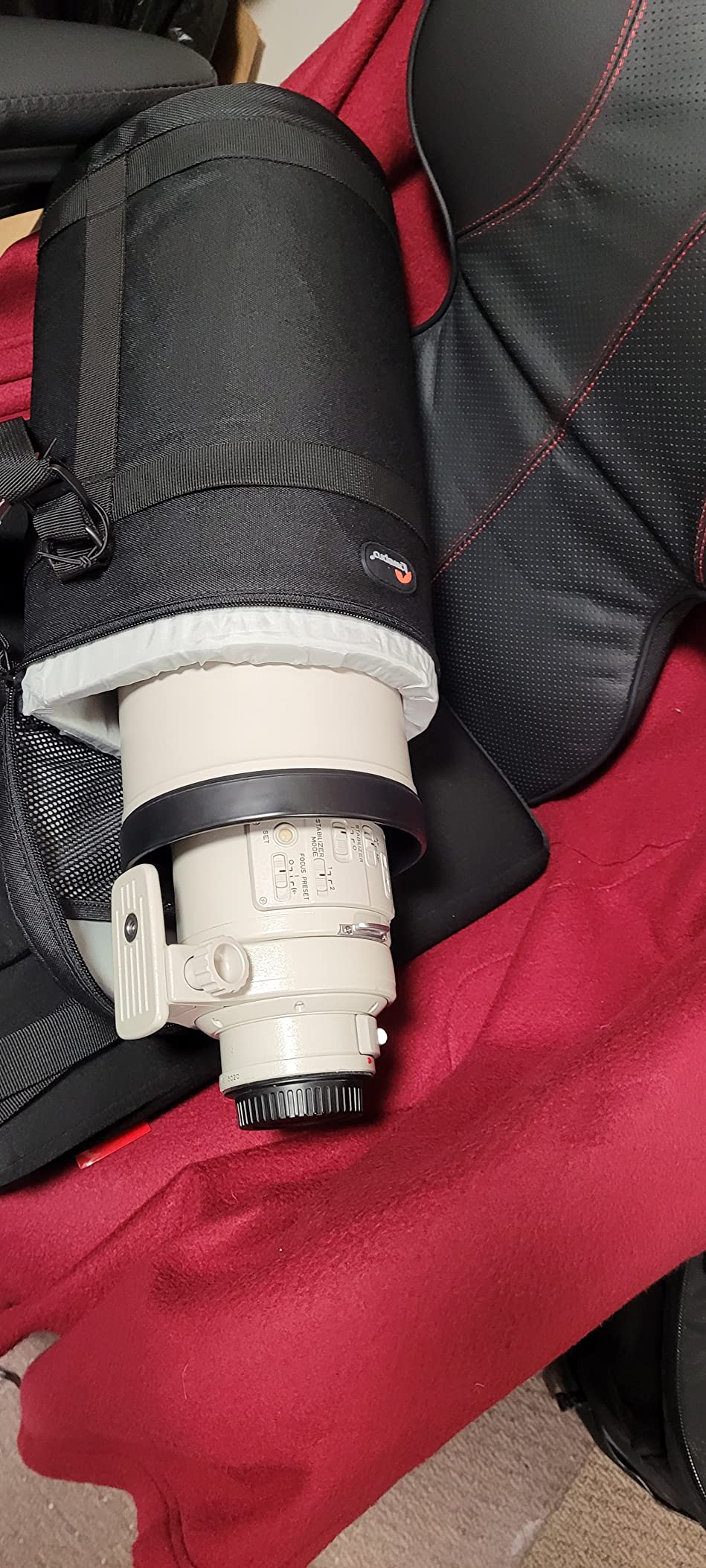 Lowepro Lens Case 13 x 32 cm (Black) customer photo 1