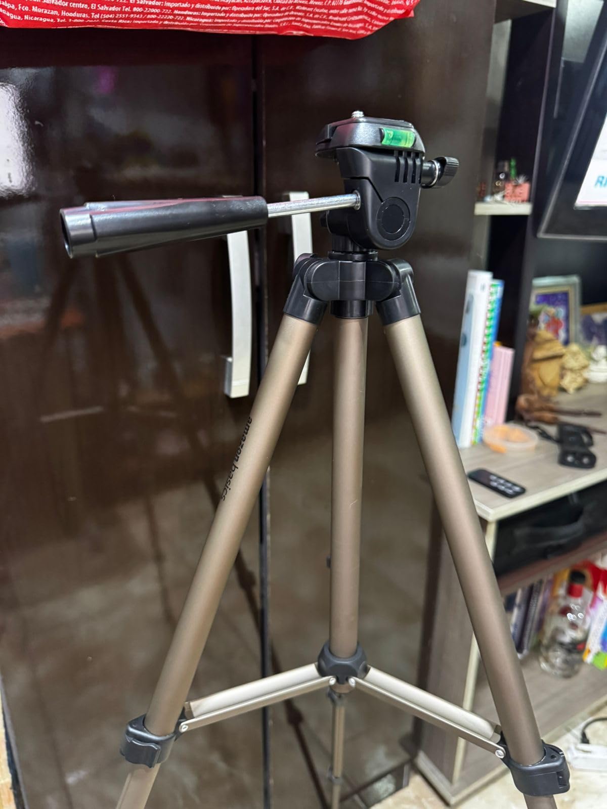 Amazon Basics 60-inch Lightweight DSLR Tripod with Bag, Black customer photo 1