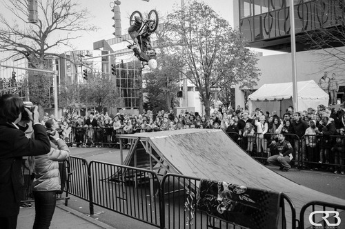 Sony NEX-6L/B Mirrorless Digital Camera with 16-50mm Power Zoom Lens and 3-Inch LED (Black) (OLD MODEL) customer photo 1