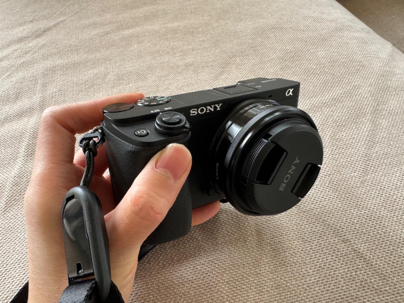 Sony SEL-20F28 E-Mount 20mm F2.8 Prime Lens customer photo 1