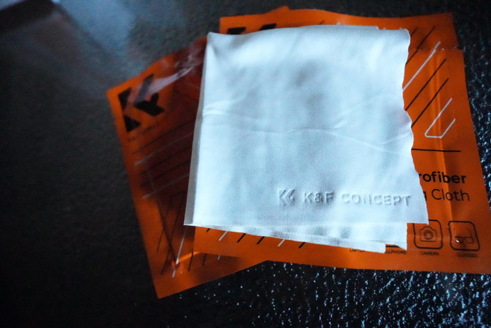 K&F CONCEPT 4-in-1 Camera Lens Cleaning Kit with Lens Cleaning Pen, Camera Air Blower, Microfiber Cleaning Cloth, Lens Cleaner Kit for Canon Nikon Pentax Sony DSLR Camera Lens Filter Cell Phones customer photo 2