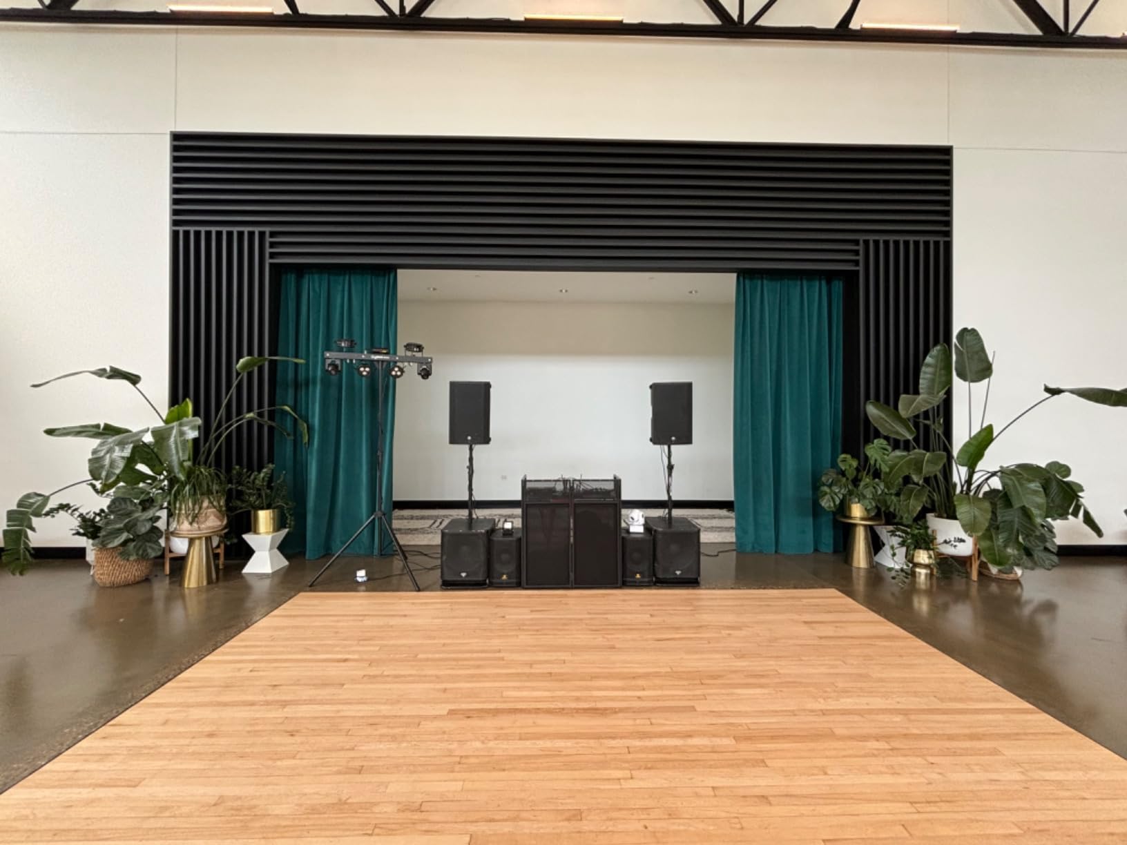 Cable Matters 2-Pack Premium XLR to XLR Cables - 6ft, Male to Female Microphone Cable, Oxygen-Free Copper (OFC) Mic Cord, Black customer photo 2