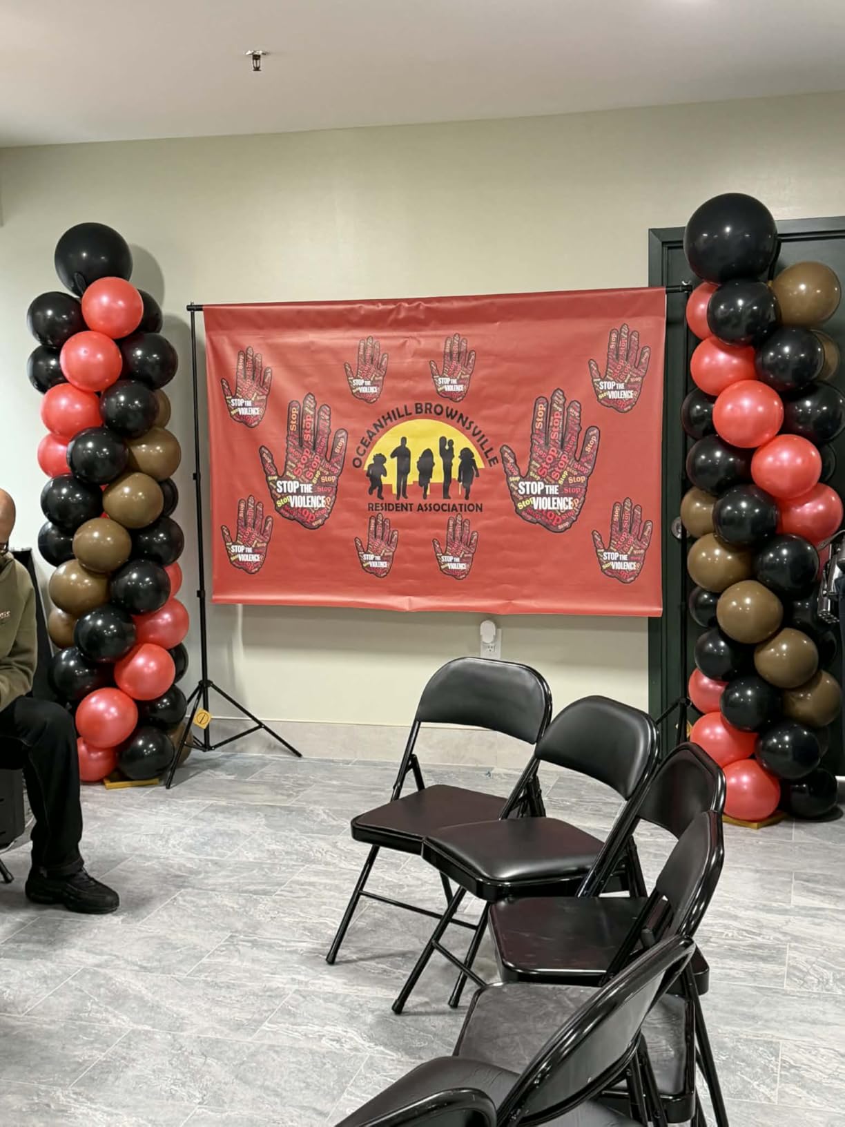 EMART Backdrop Stand 10x7ft(WxH) Photo Studio Adjustable Background Stand Support kit with 2 Crossbars, 8 Clamps, 2 Sandbags and Carry Bag for Parties, Events Decoration, Wedding, Photography customer photo 2