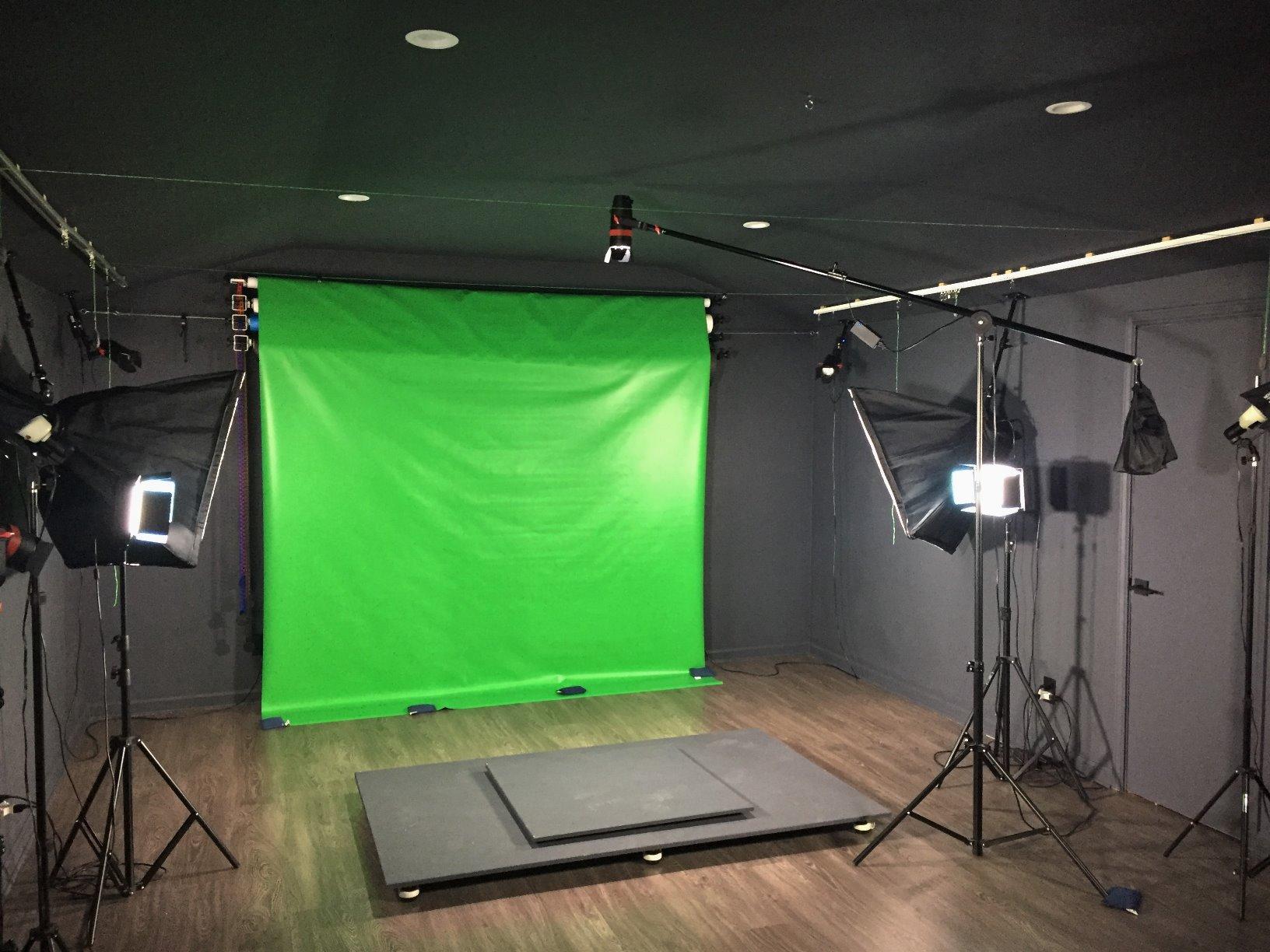 NEEWER Photography 3 Roller Wall Mounting Manual Background Support System with 2 x Tri Fold Hook, 6 x Expand Bar, 3 x Chain, Load Capacity per Roller: 22lb/10kg customer photo 1