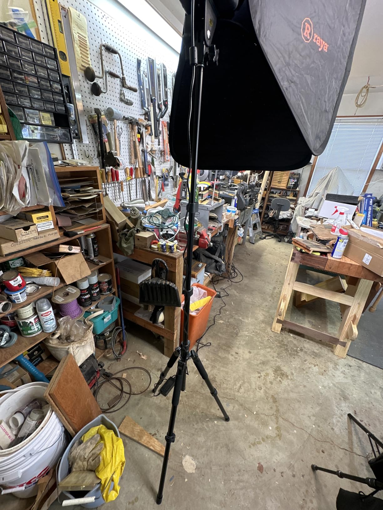 NEEWER Photography Light Stand, 7 Feet / 210cm Aluminum Alloy Photo Studio Tripod Stands for Video, Portrait and Photography Lighting, Reflectors, Soft Boxes, Umbrellas, Backgrounds (2 Pieces) customer photo 1