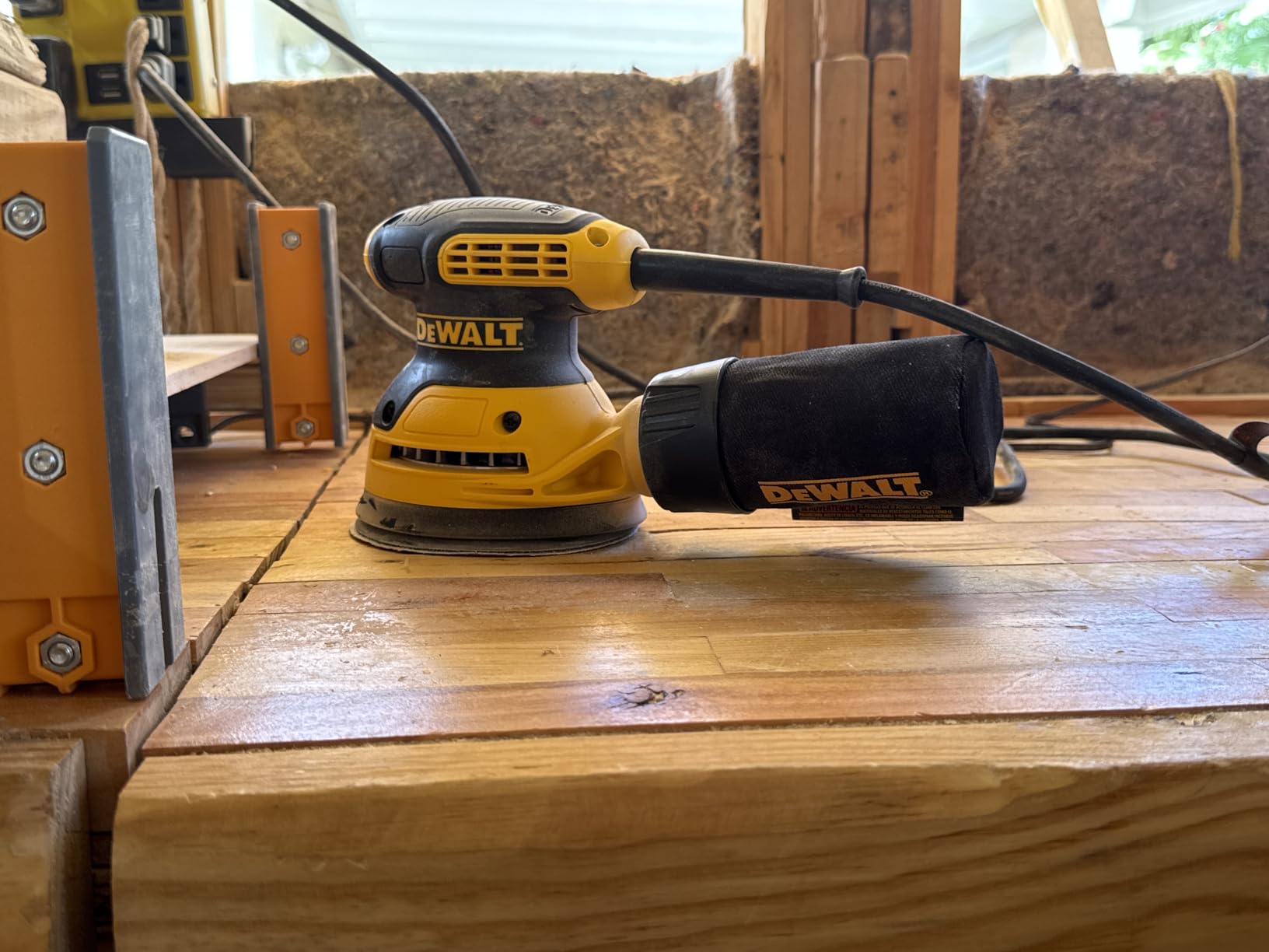 DEWALT Orbital Sander Kit, 5 inch, 3 amp, Corded, 12,000 OPM (DWE6421K) customer photo 1