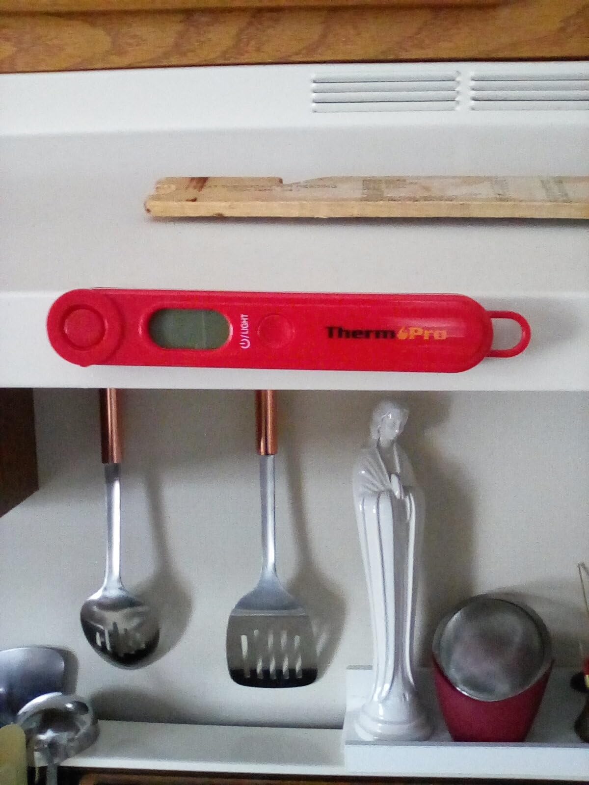 ThermoPro TP03B Digital Meat Thermometer for Cooking, Instant Read Thermometer with Backlight, Kitchen Food Thermometer for Grill Smoker BBQ Oil Deep Fry Candy Bread Coffee with Pop-up Meat Probe customer photo 1