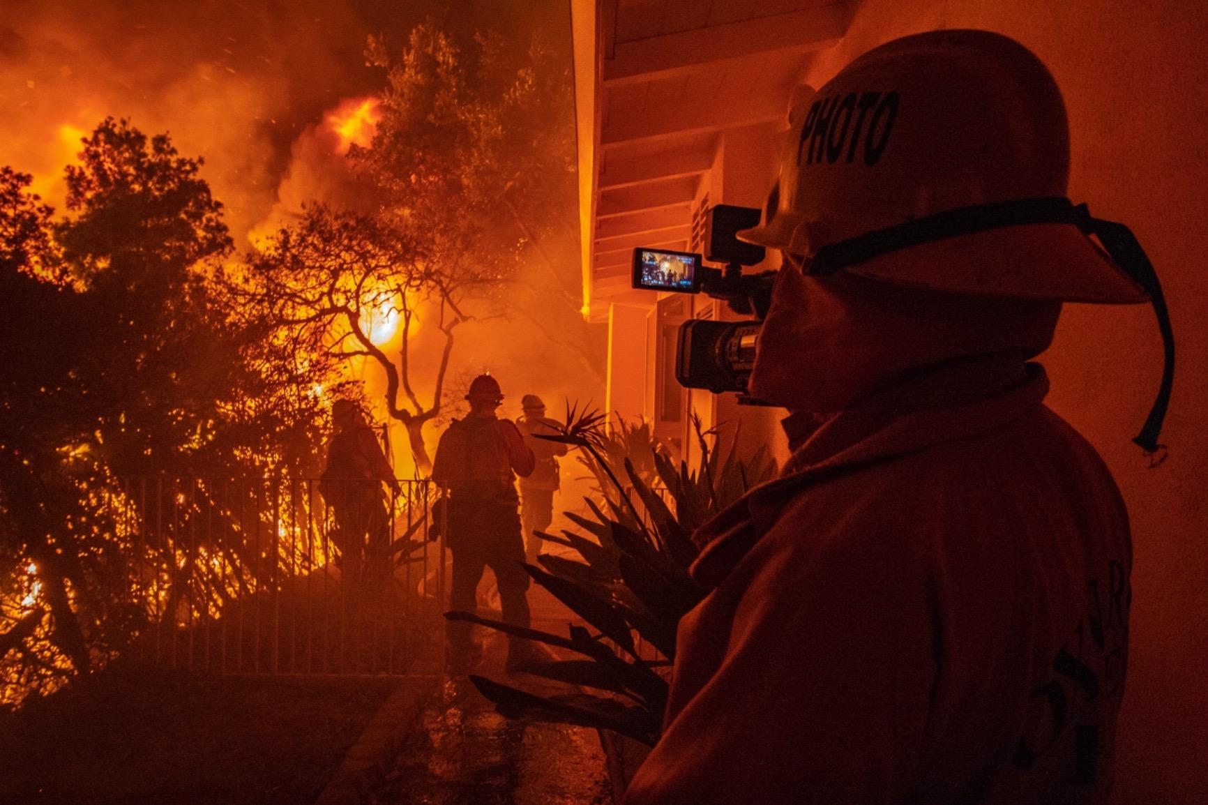 Canon Portrait and Travel Two Lens Kit with 50mm f/1.8 and 10-18mm Lenses Black customer photo 2