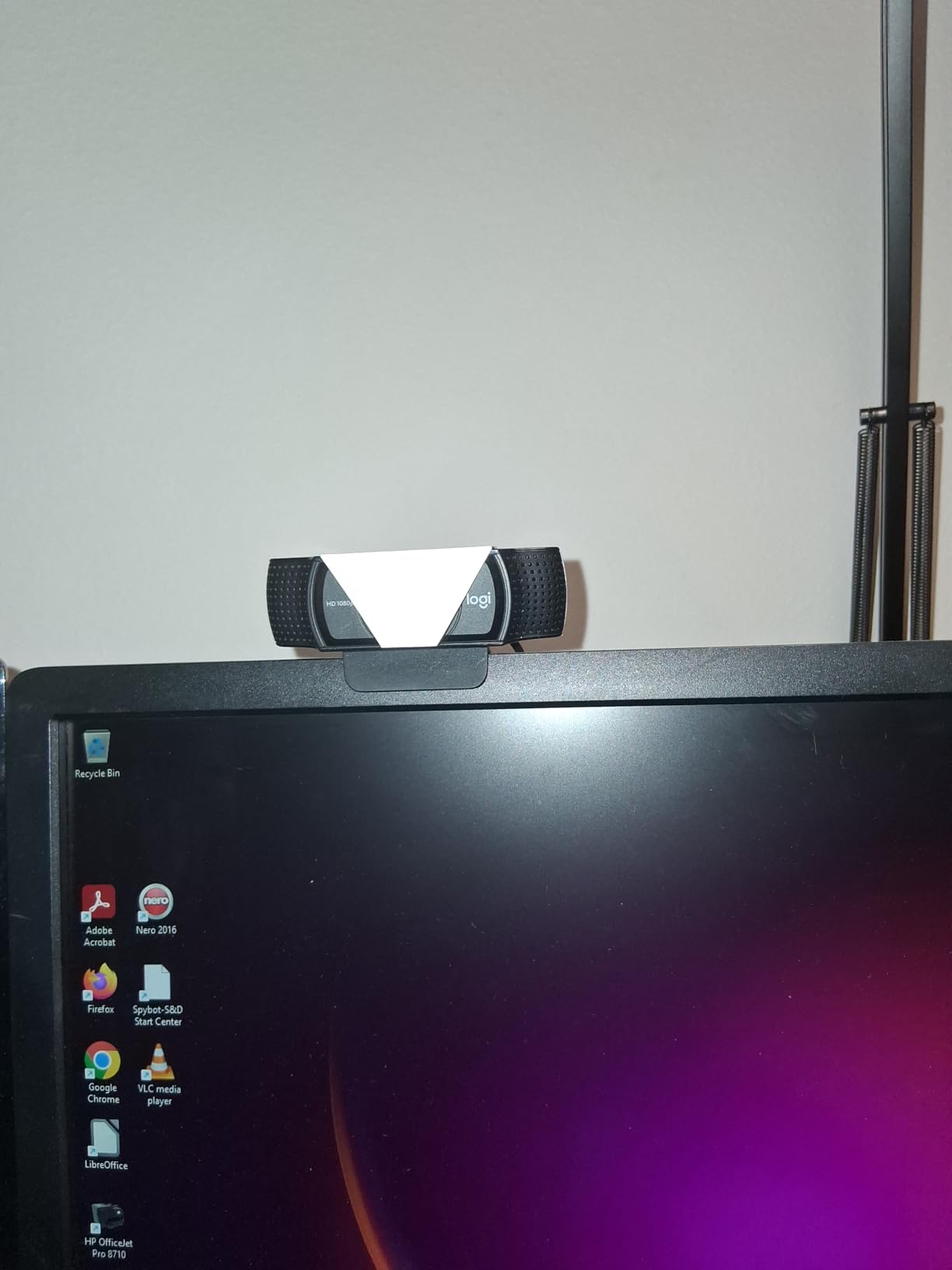 Logitech C922x HD Pro PC Webcam, Full HD 1080p/30fps or 720p/60fps Video, HD Light Correction, Works with Microsoft Teams, Google Meet, Zoom, Nintendo Switch 2's new GameChat mode customer photo 1