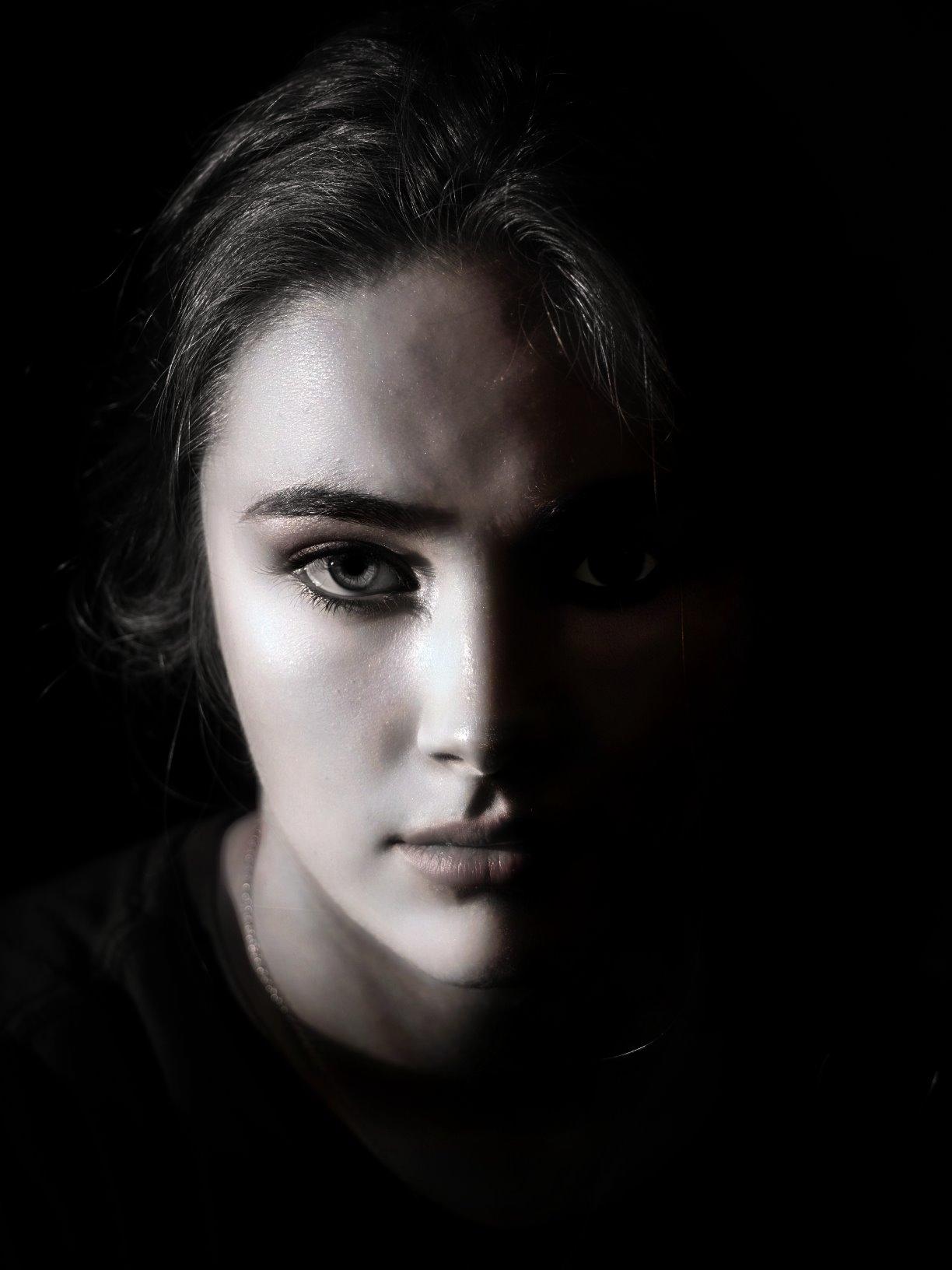 Neewer Medium Aluminium Alloy Conical Snoot Kit with Honeycomb Grid and 5 Pieces Color Gel Filters for Bowens Mount Studio Strobe Monolight Photography Flash Light customer photo 2