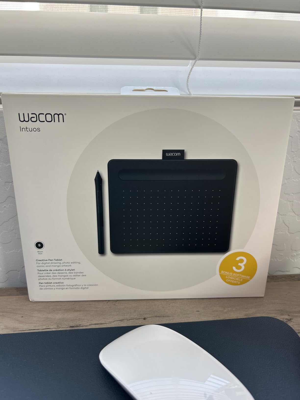 Wacom Intuos Small Bluetooth Graphics Drawing Tablet, 4 Customizable ExpressKeys, Portable for Teachers, Students and Creators, Compatible with Chromebook Mac OS Android and Windows - Black customer photo 1