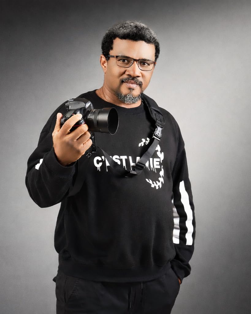 Waka Rapid Camera Neck Strap with Quick Release and Safety Tether, Adjustable Shoulder Sling Strap for Nikon Canon Sony Olympus DSLR - Black customer photo 1