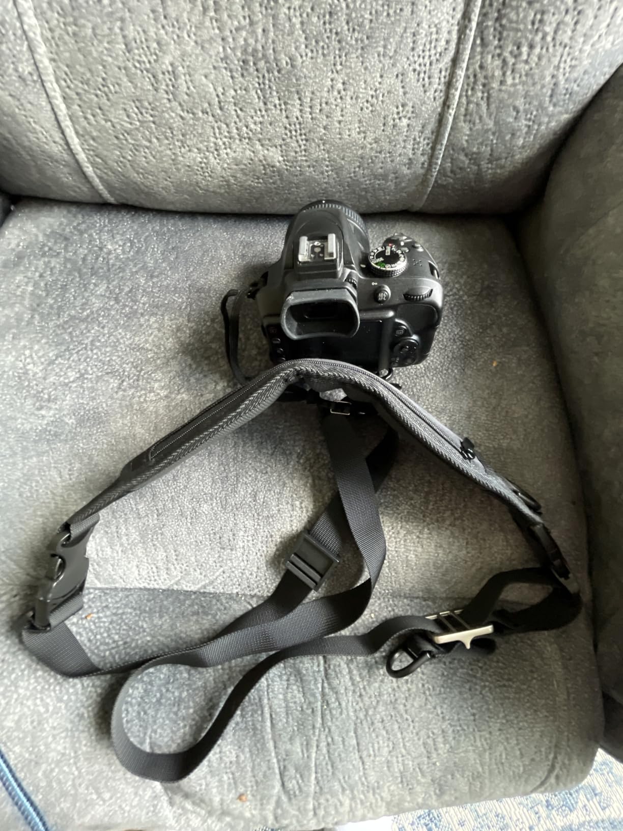 Waka Rapid Camera Neck Strap with Quick Release and Safety Tether, Adjustable Shoulder Sling Strap for Nikon Canon Sony Olympus DSLR - Black customer photo 2