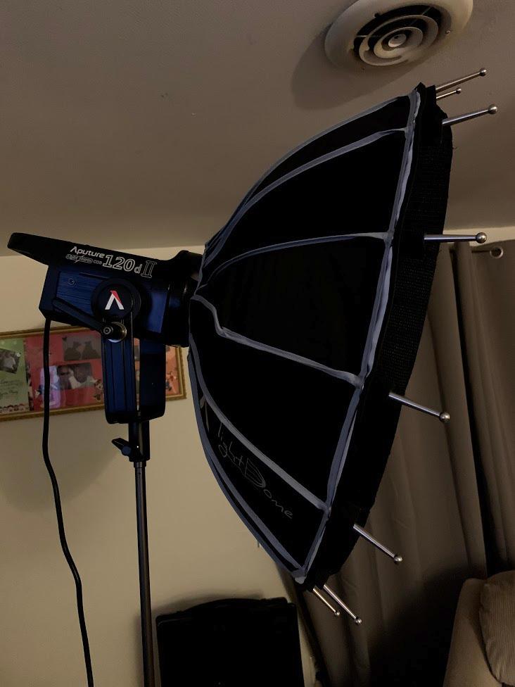 Aputure LS 300D II Light Storm 350W 5500K Daylight Balanced Led Video Light CRI 96+ TLCI96+ 45000lux@0.5m with The Reflector 8 Built-in Lighting FX V-mount customer photo 1