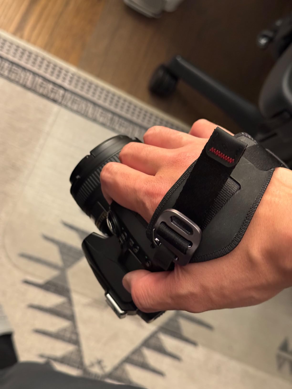 Peak Design Clutch Camera Hand Strap, Compatible with Any DSLR or SLR Body, Small, Sleek and Durable, Quick Release, Adjustment and Connection, Camera Straps for Photographers, 200 lb Capacity customer photo 1