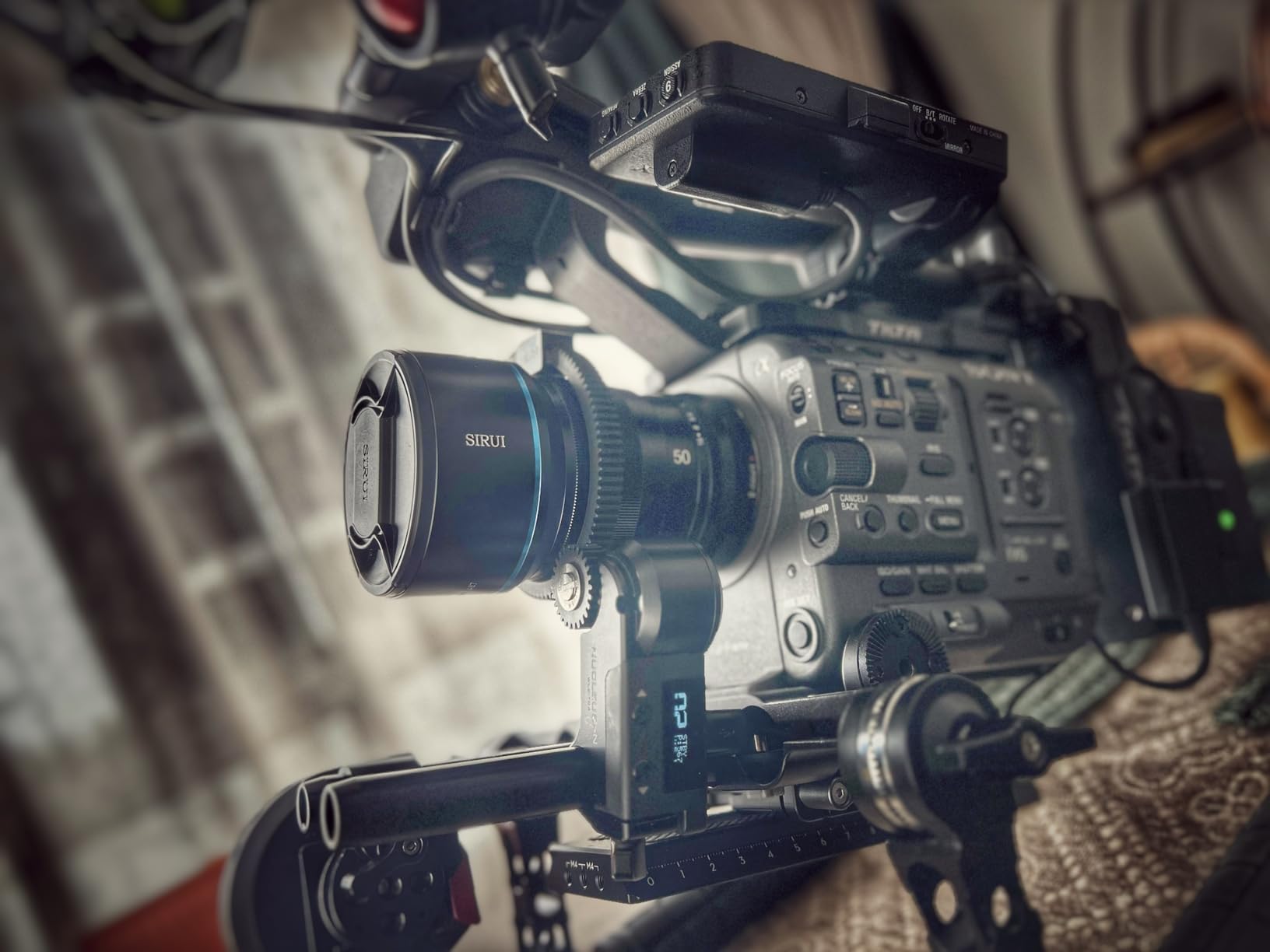 SIRUI 50mm F1.8 1.33X S35 Anamorphic Lens for RF Mount, Blue Flare customer photo 1